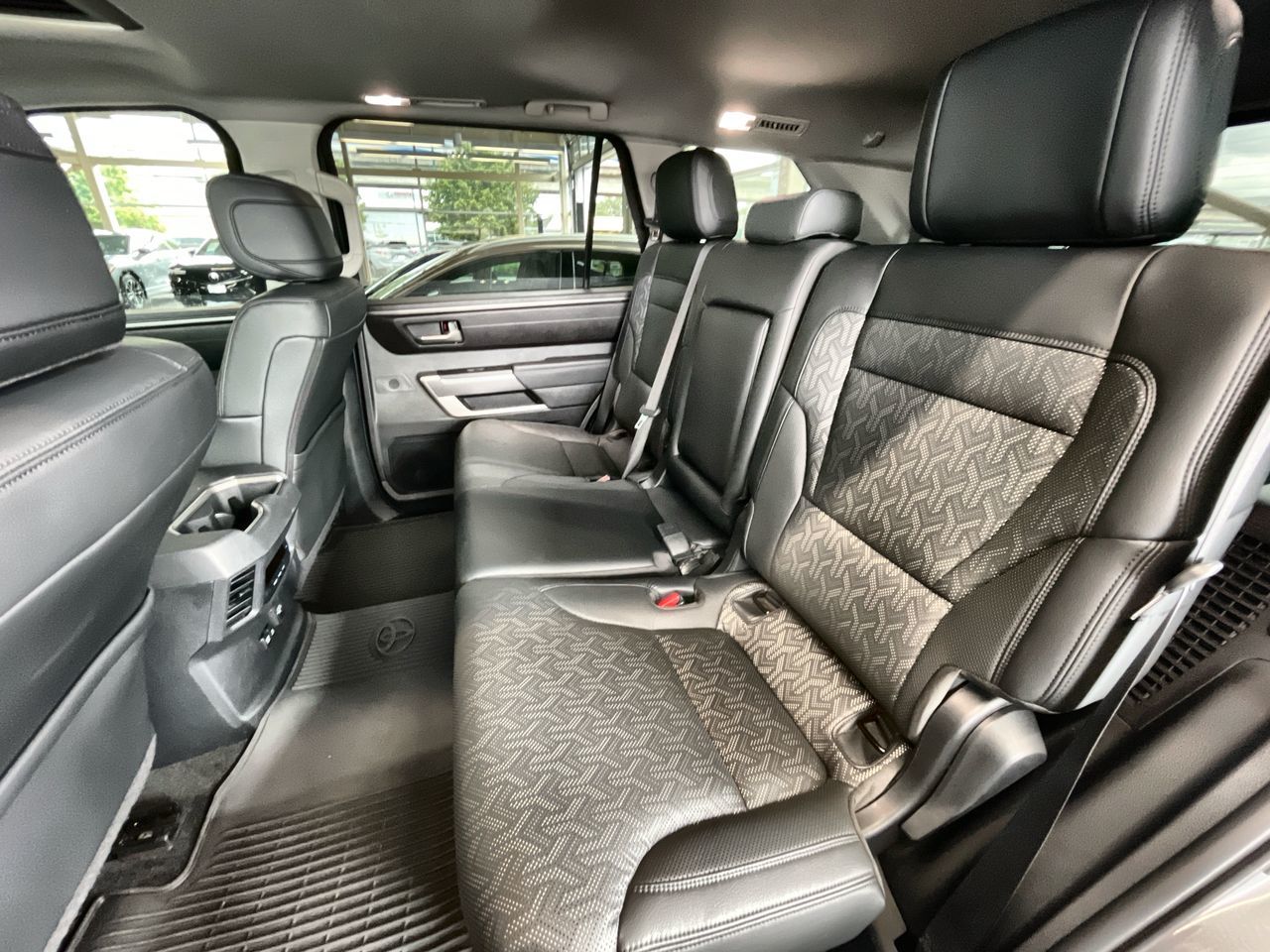 Toyota Sequoia Hybrid  2023 à Vancouver, Colombie-Britannique