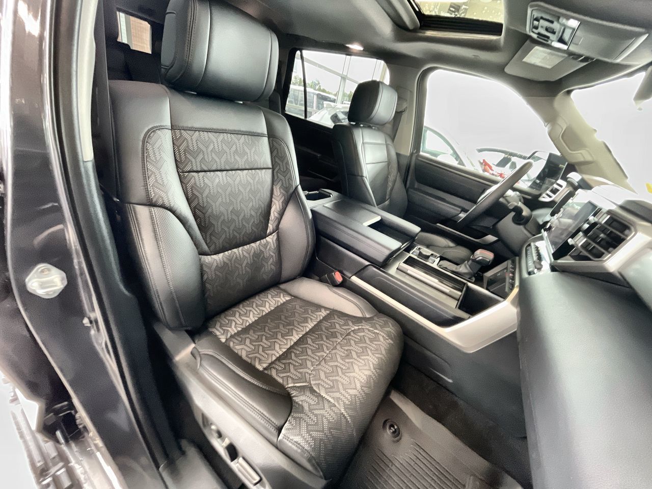 Toyota Sequoia Hybrid  2023 à Vancouver, Colombie-Britannique