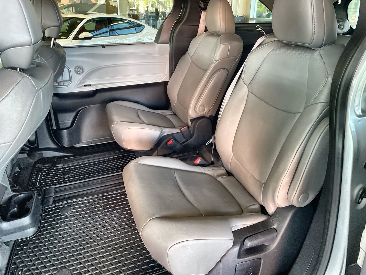2025 Toyota Sienna Hybrid