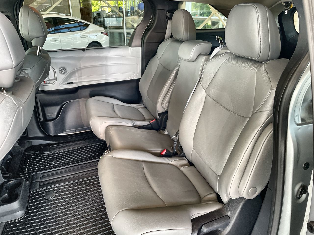 2025 Toyota Sienna Hybrid