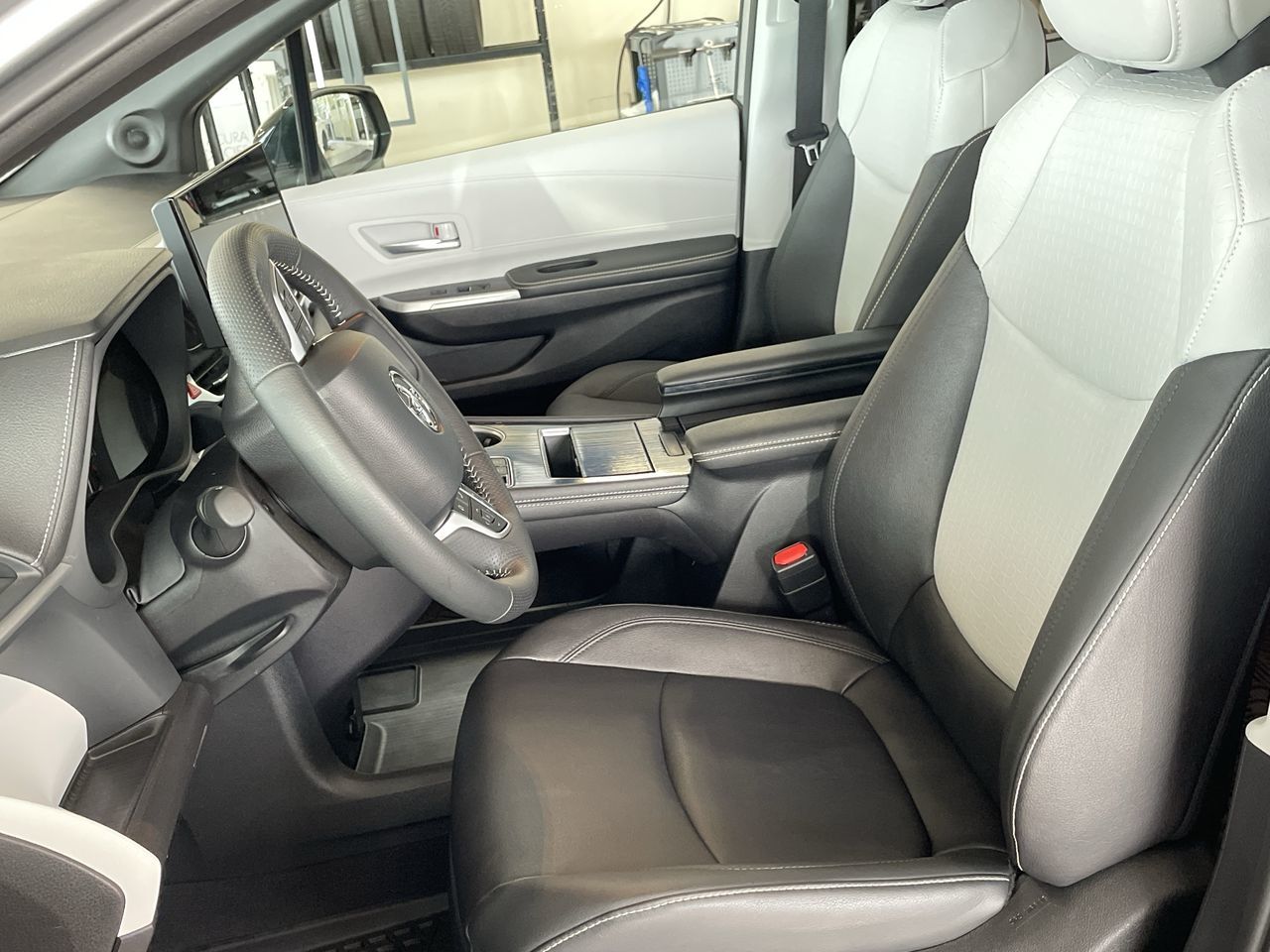 2025 Toyota Sienna Hybrid