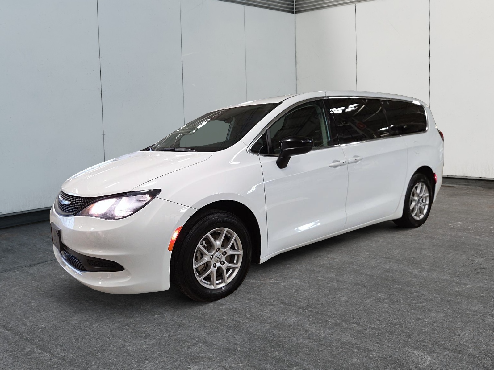 Photo 2024 Chrysler Grand Caravan SXT #1