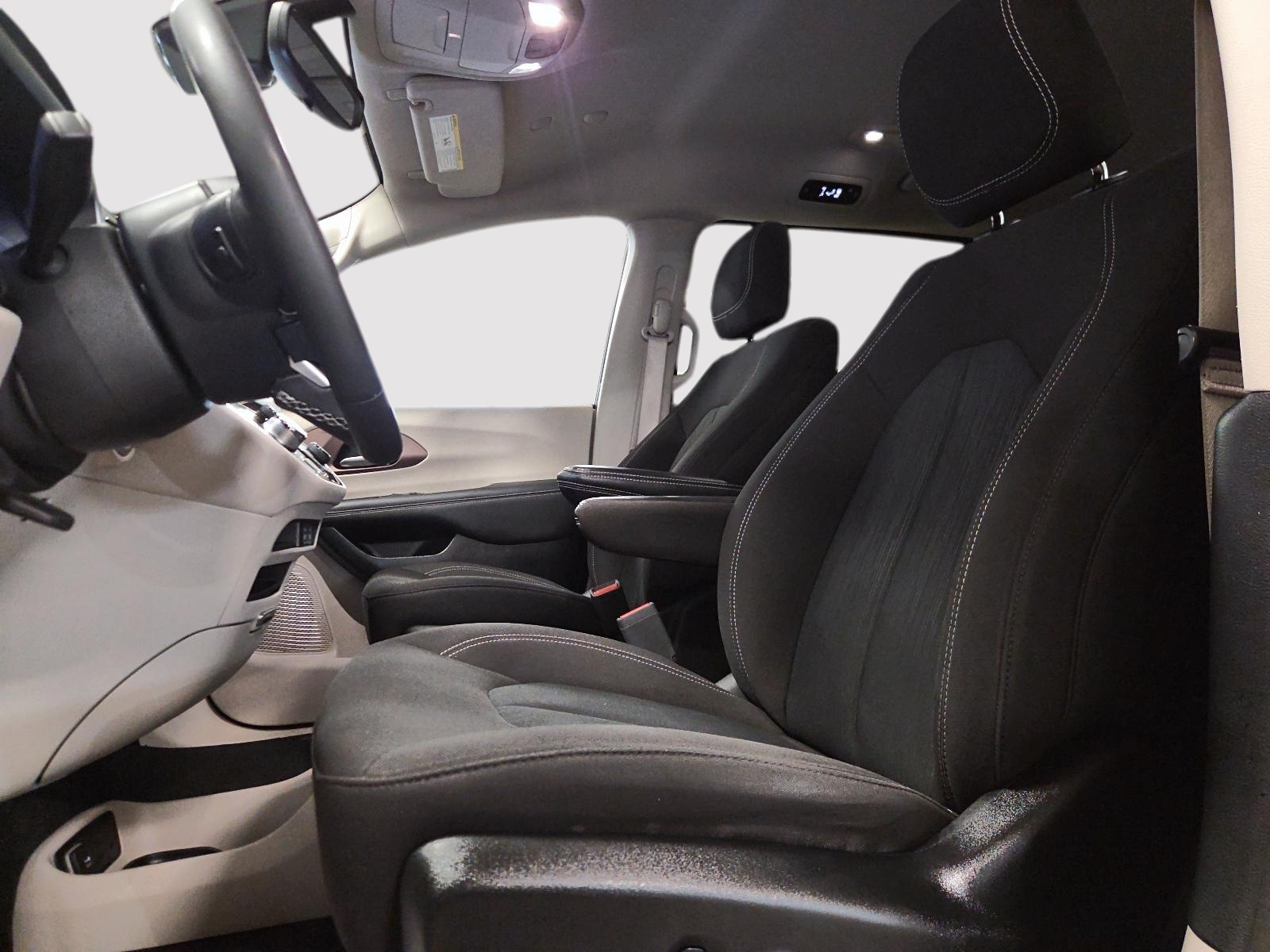 Photo 2024 Chrysler Grand Caravan SXT #8