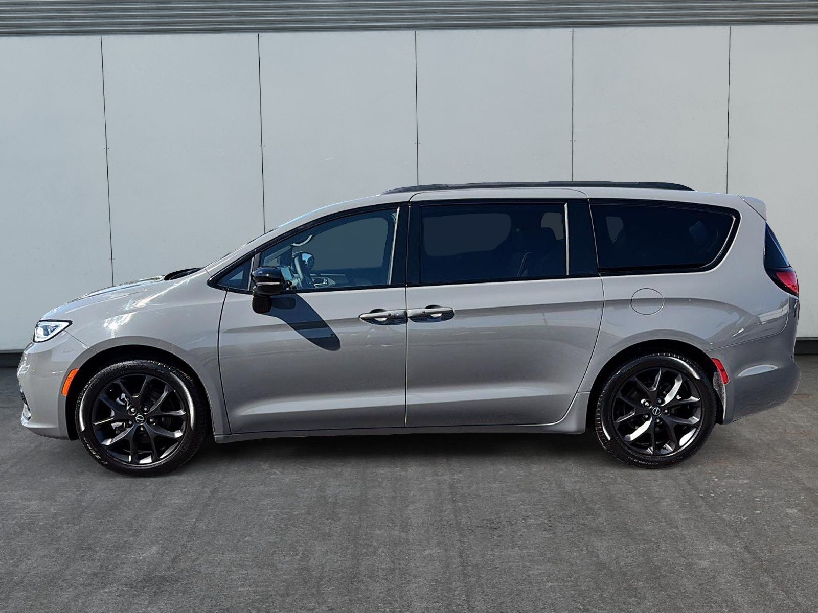 Photo 2025 Chrysler Pacifica Limited #5