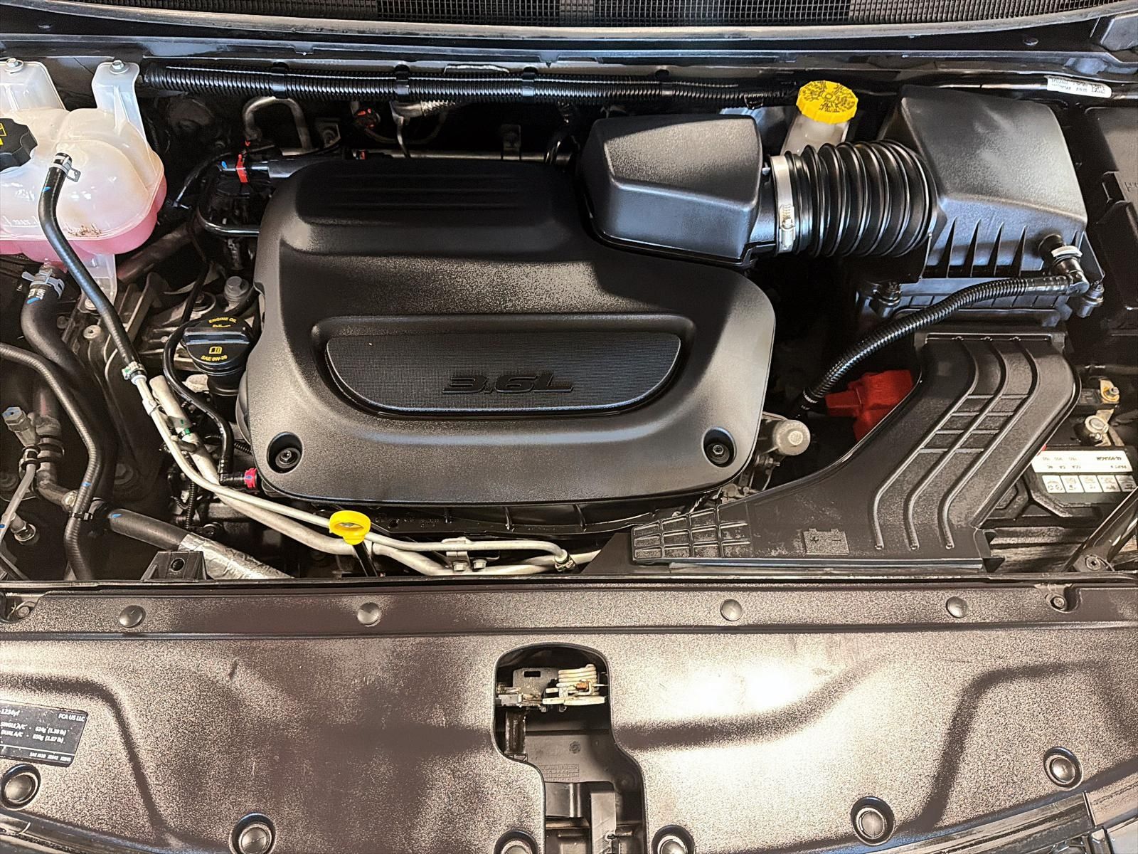 Photo 2025 Chrysler Pacifica Limited #8