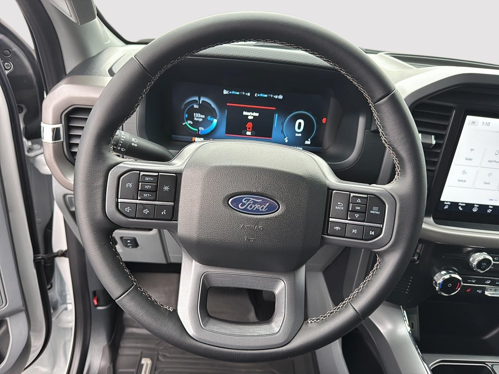 Photo Ford F-150 Lightning XLT SuperCrew 4x4 Navigation 2025 #7
