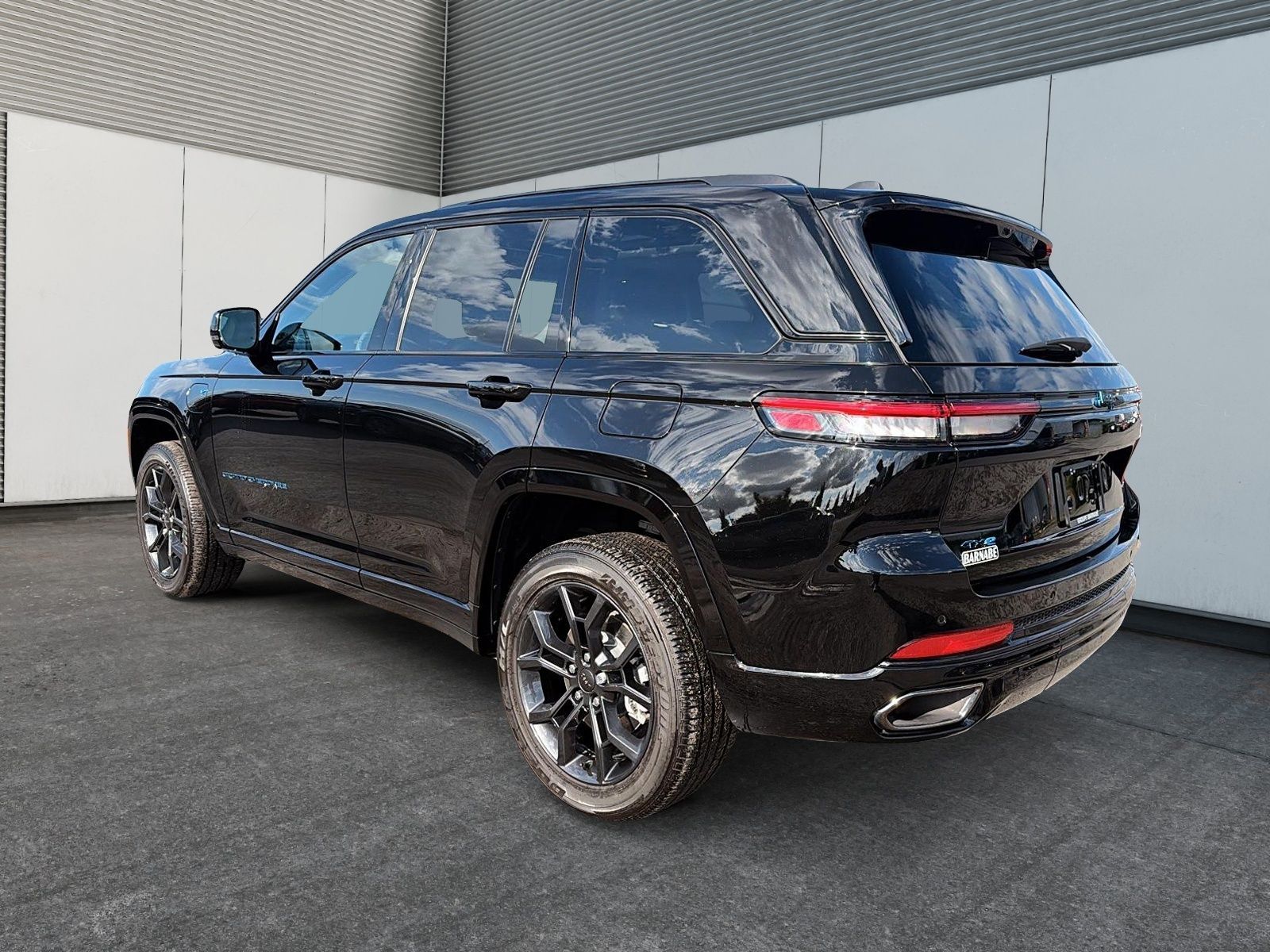 Photo 2023 Jeep Grand Cherokee 4xe 30th Anniversary #4