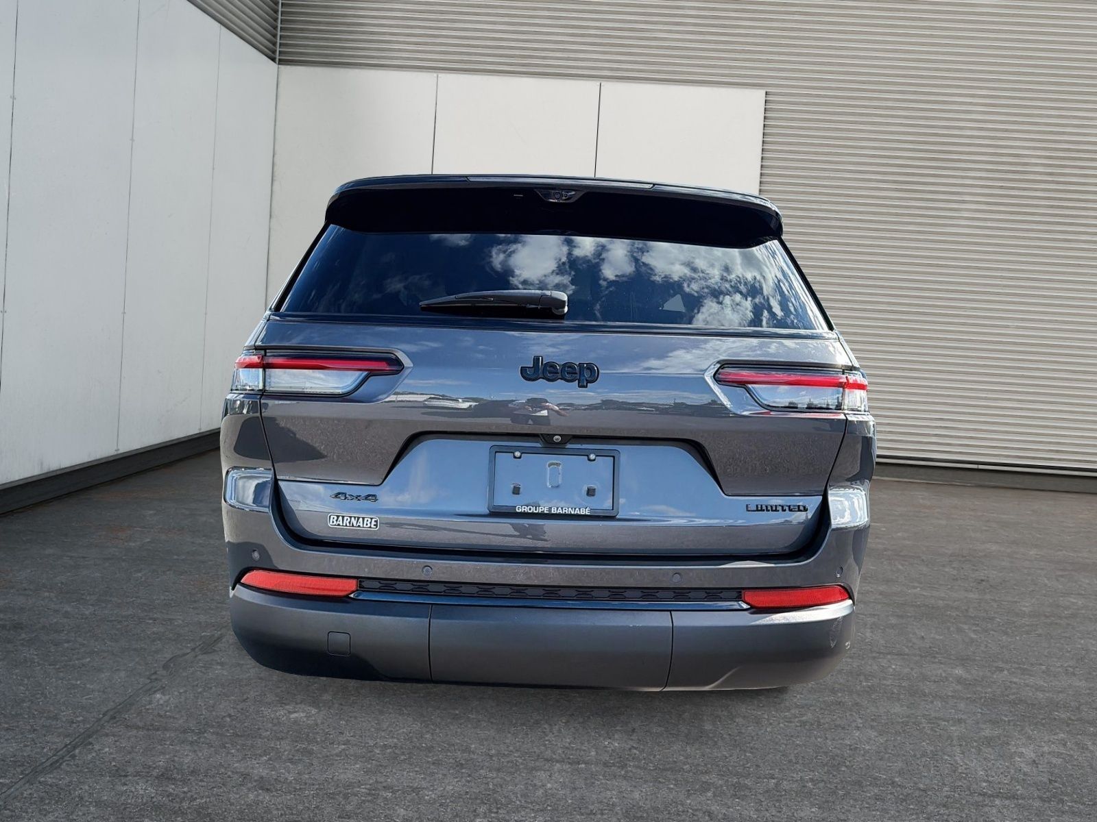 Photo 2023 Jeep Grand Cherokee L Limited #3