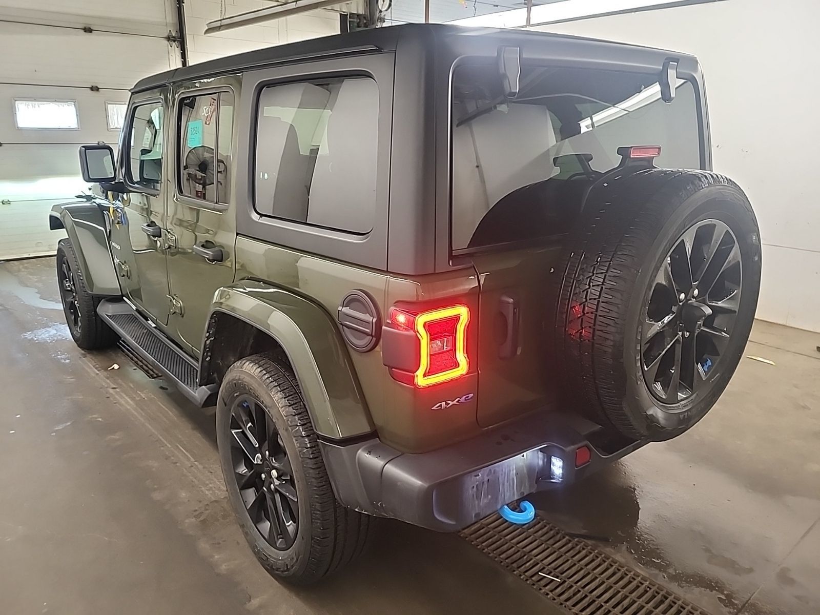 Photo 2022 Jeep Wrangler 4xe UNLIMITED SAHARA #3