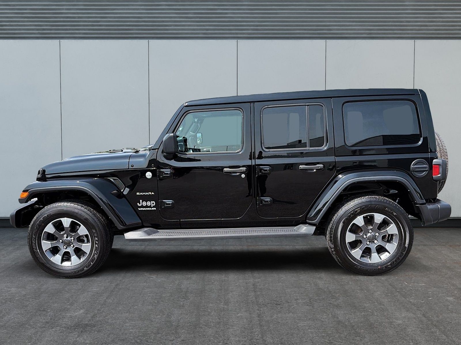 Photo Jeep Wrangler Sahara 3.6L V6 SKY ONE TOUCH 2023 #5