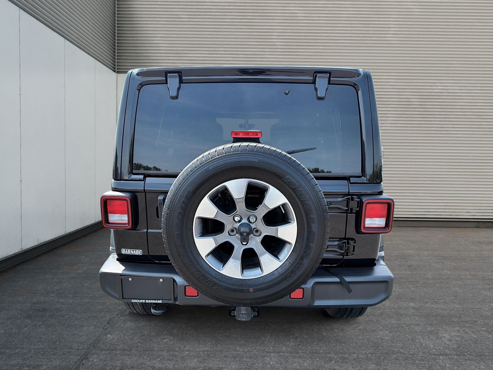 Photo Jeep Wrangler Sahara 3.6L V6 SKY ONE TOUCH 2023 #3
