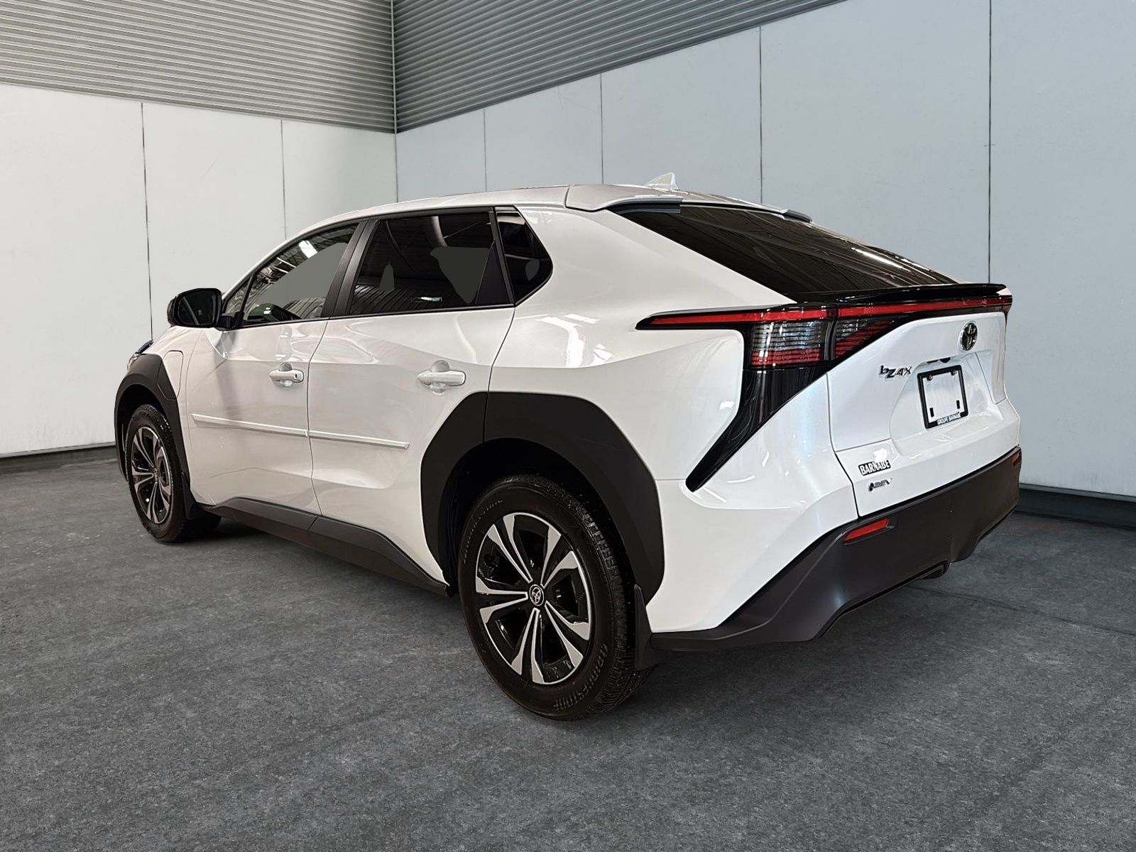 Photo 2023 Toyota BZ4X LE #3