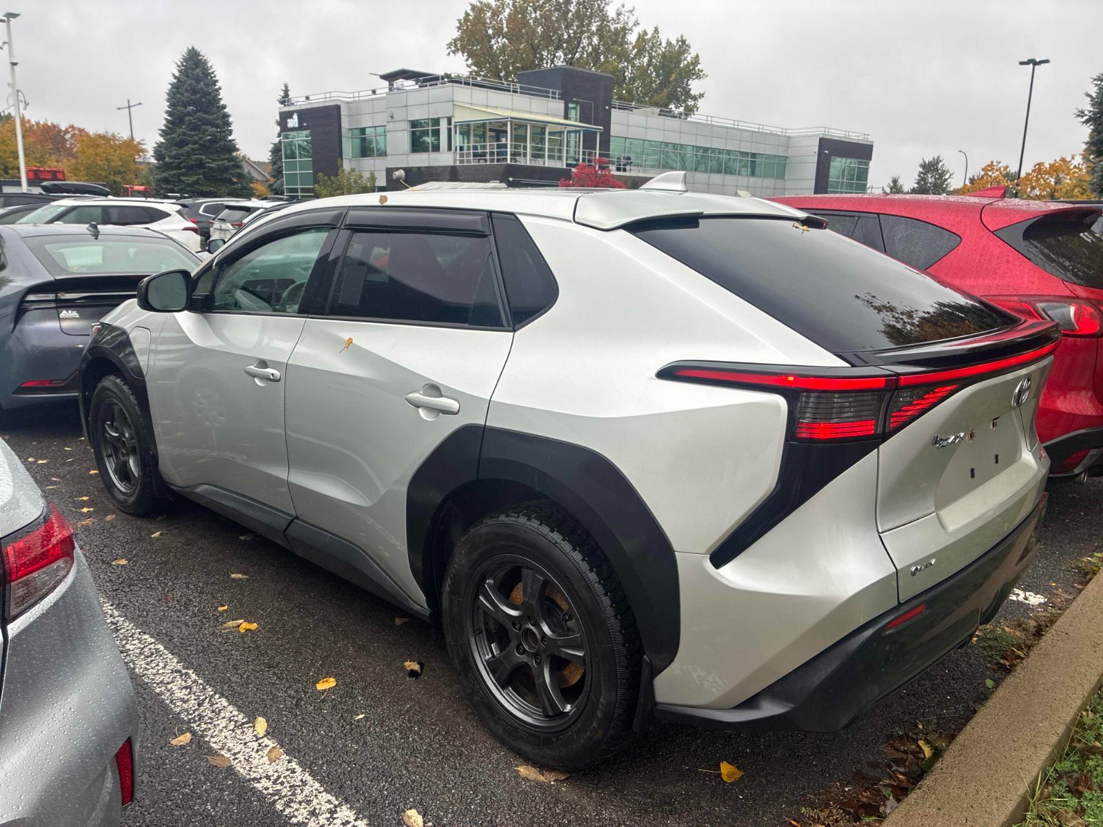 Photo 2024 Toyota BZ4X LE #3