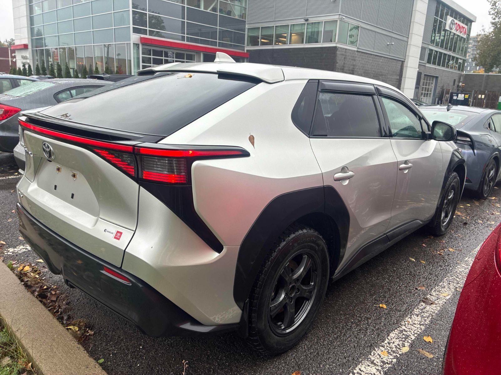 Photo 2024 Toyota BZ4X LE #5