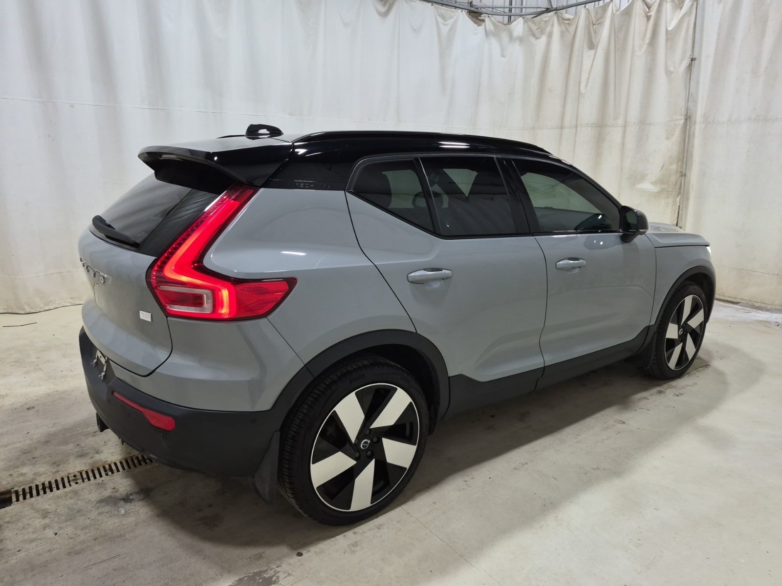 Photo 2024 Volvo XC40 Recharge Pure Electric Ultimate AWD #4