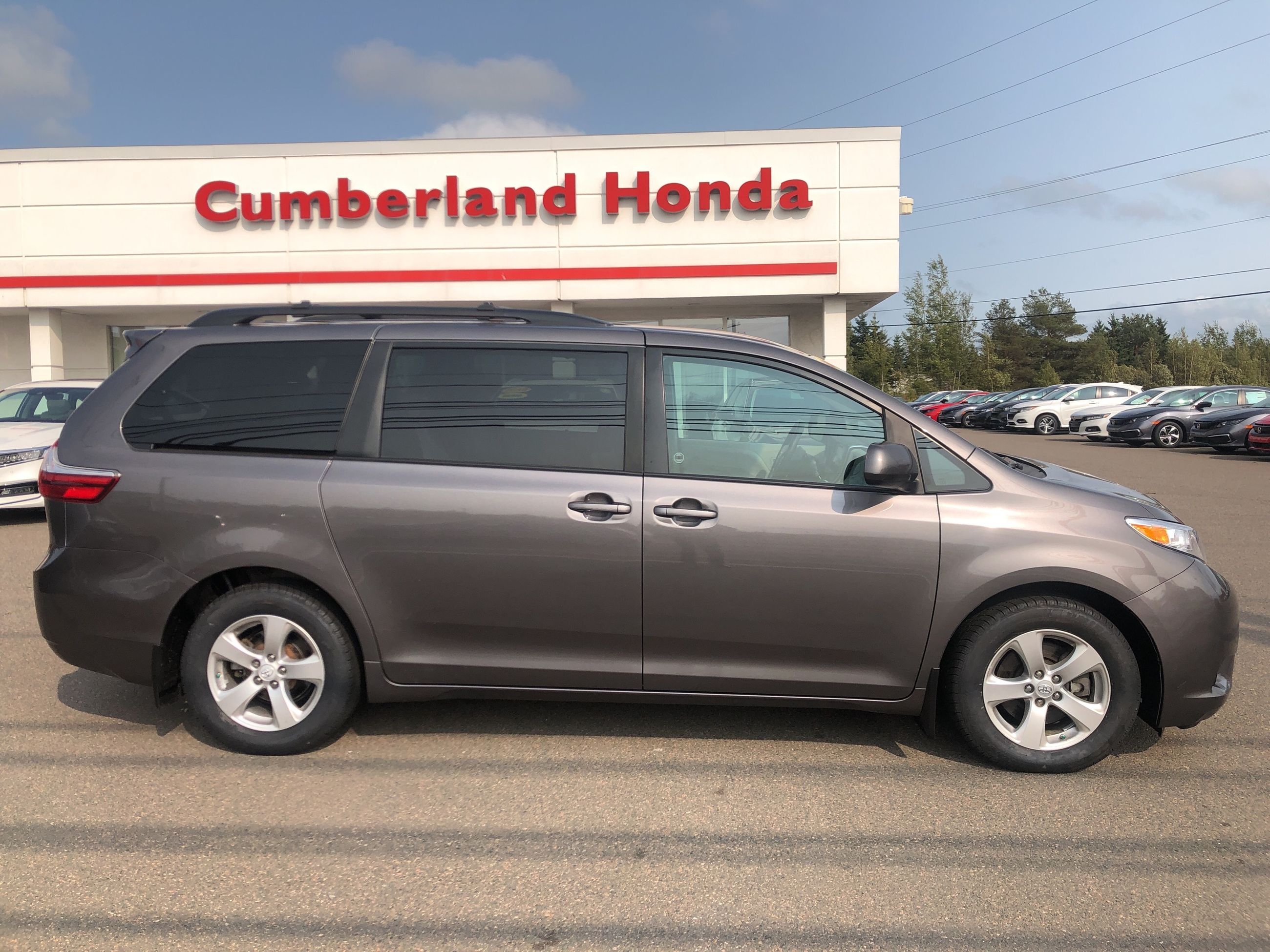 2017 toyota sienna le