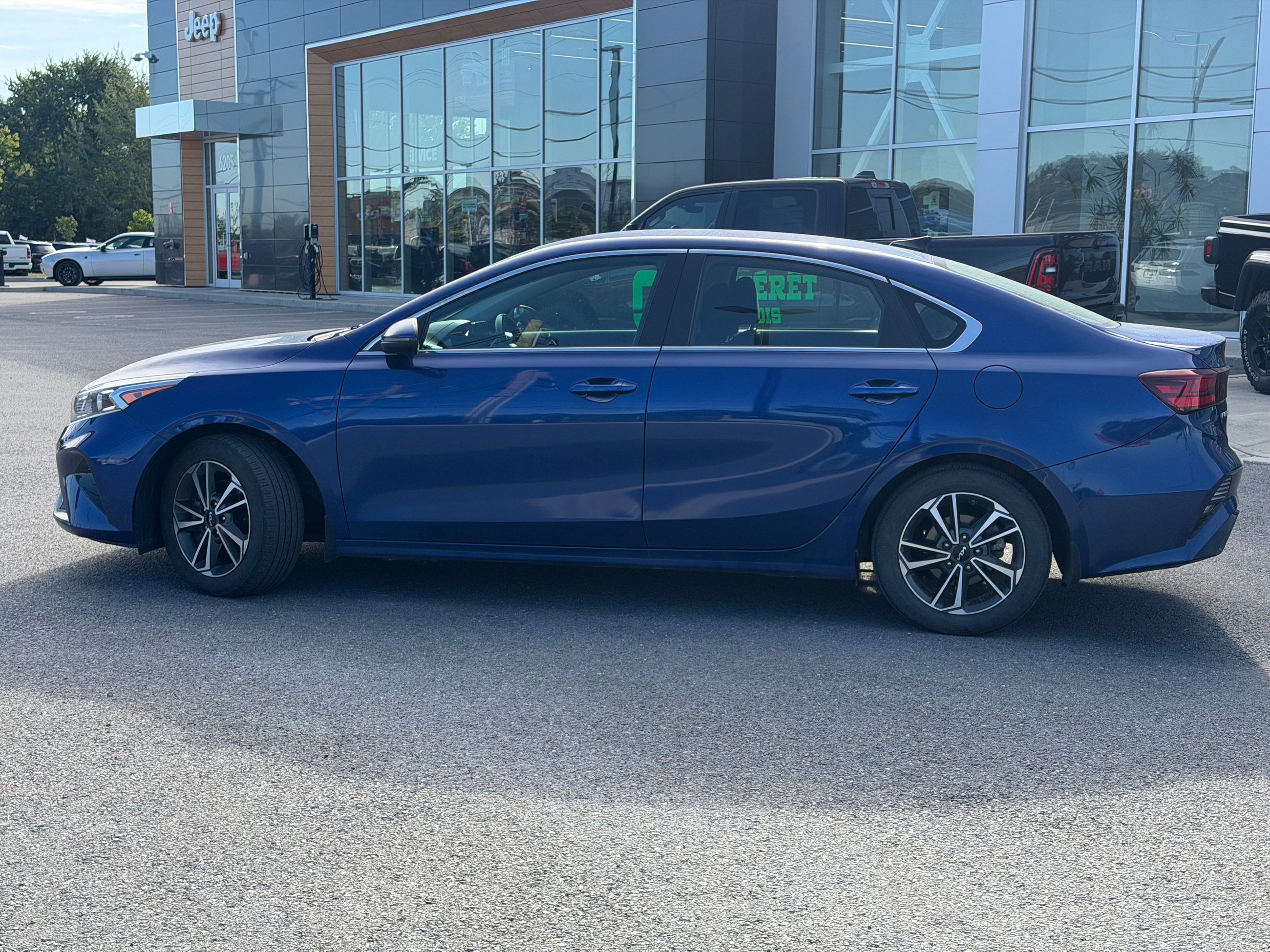 Photo 2023 Kia Forte EX #6