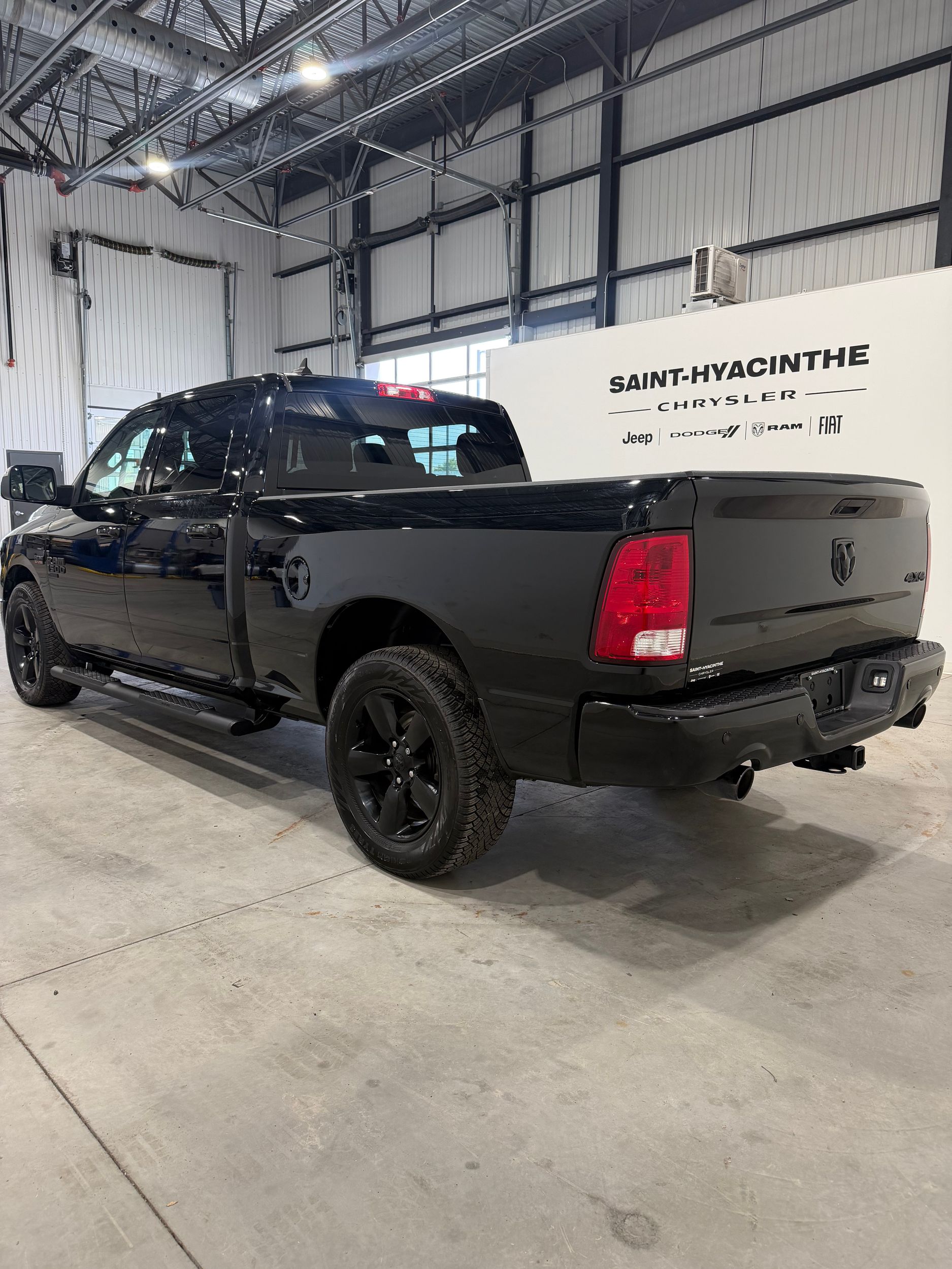 Photo Ram 1500 Classic SLT 2023 #7