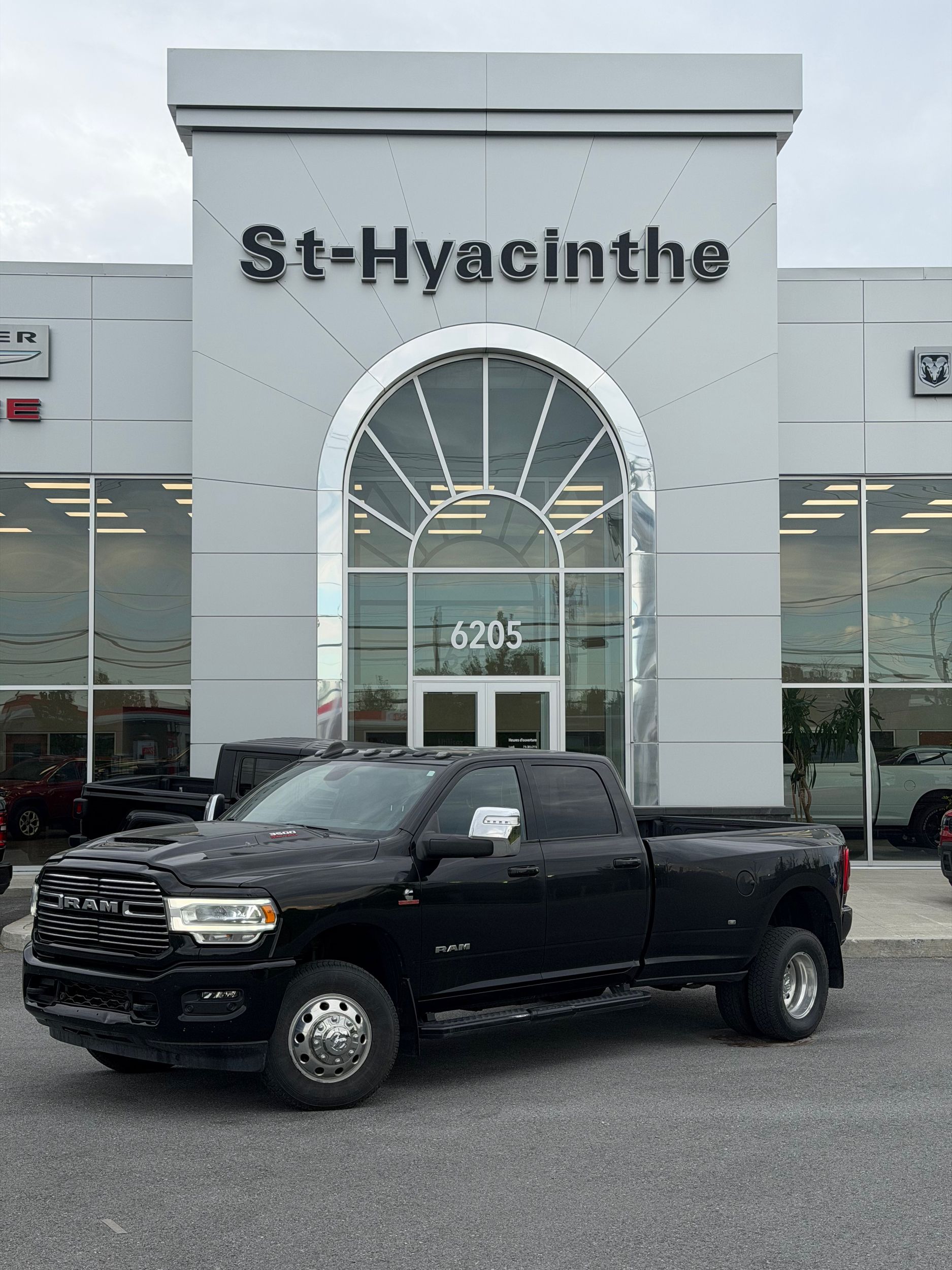 Photo Ram 3500 Laramie 2023 #1