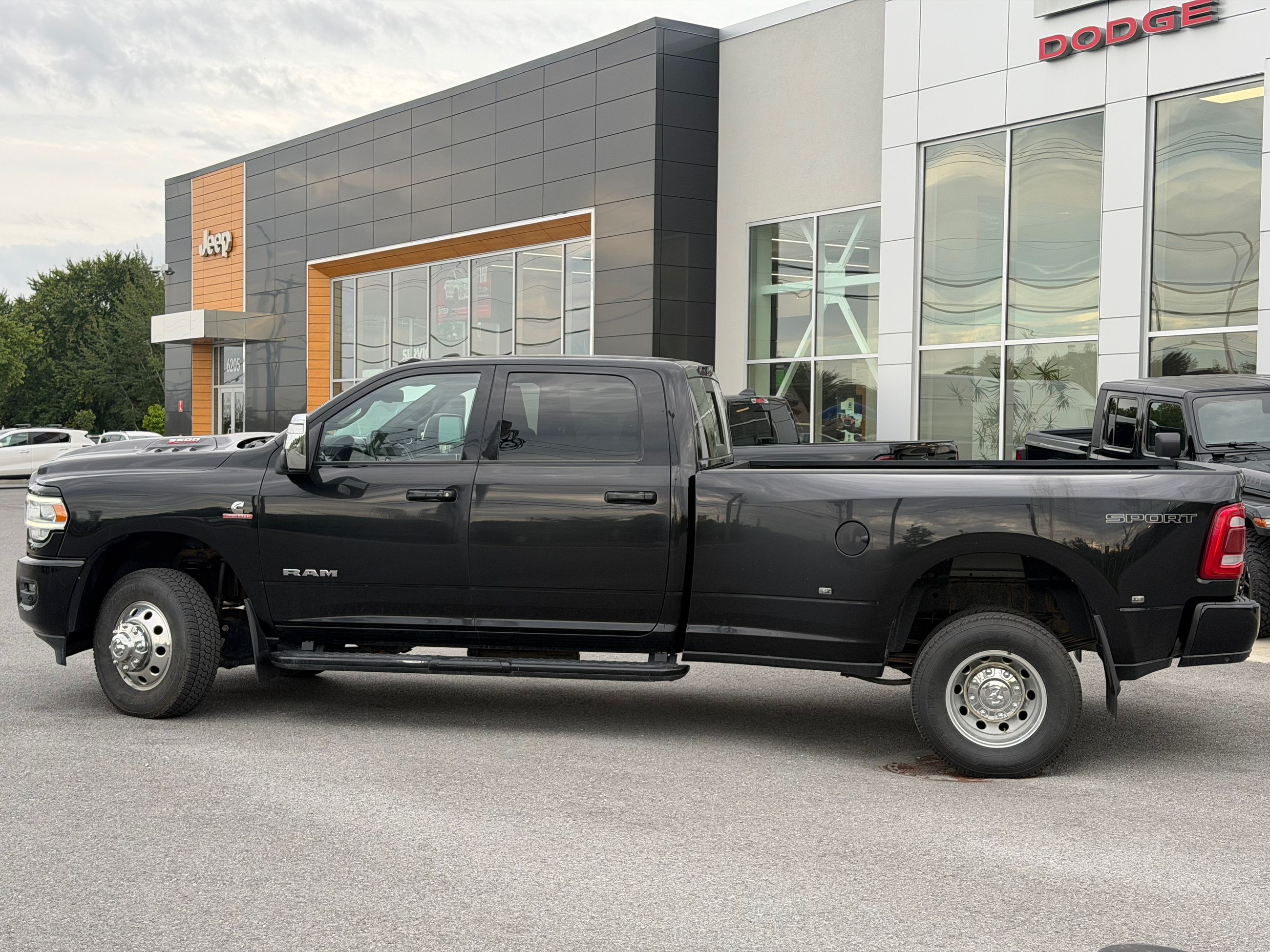 Photo Ram 3500 Laramie 2023 #6
