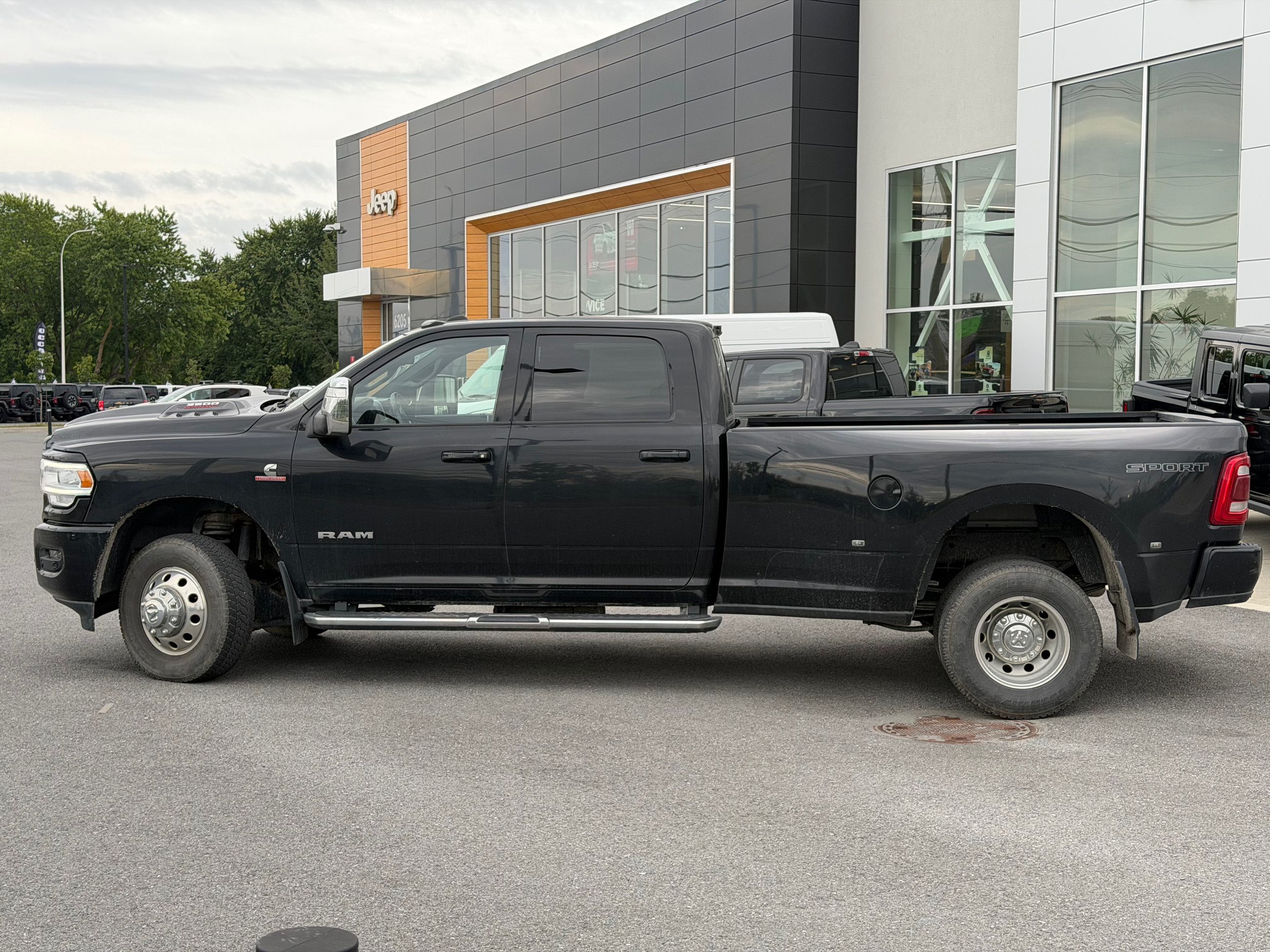 Photo Ram 3500 Laramie 2024 #8