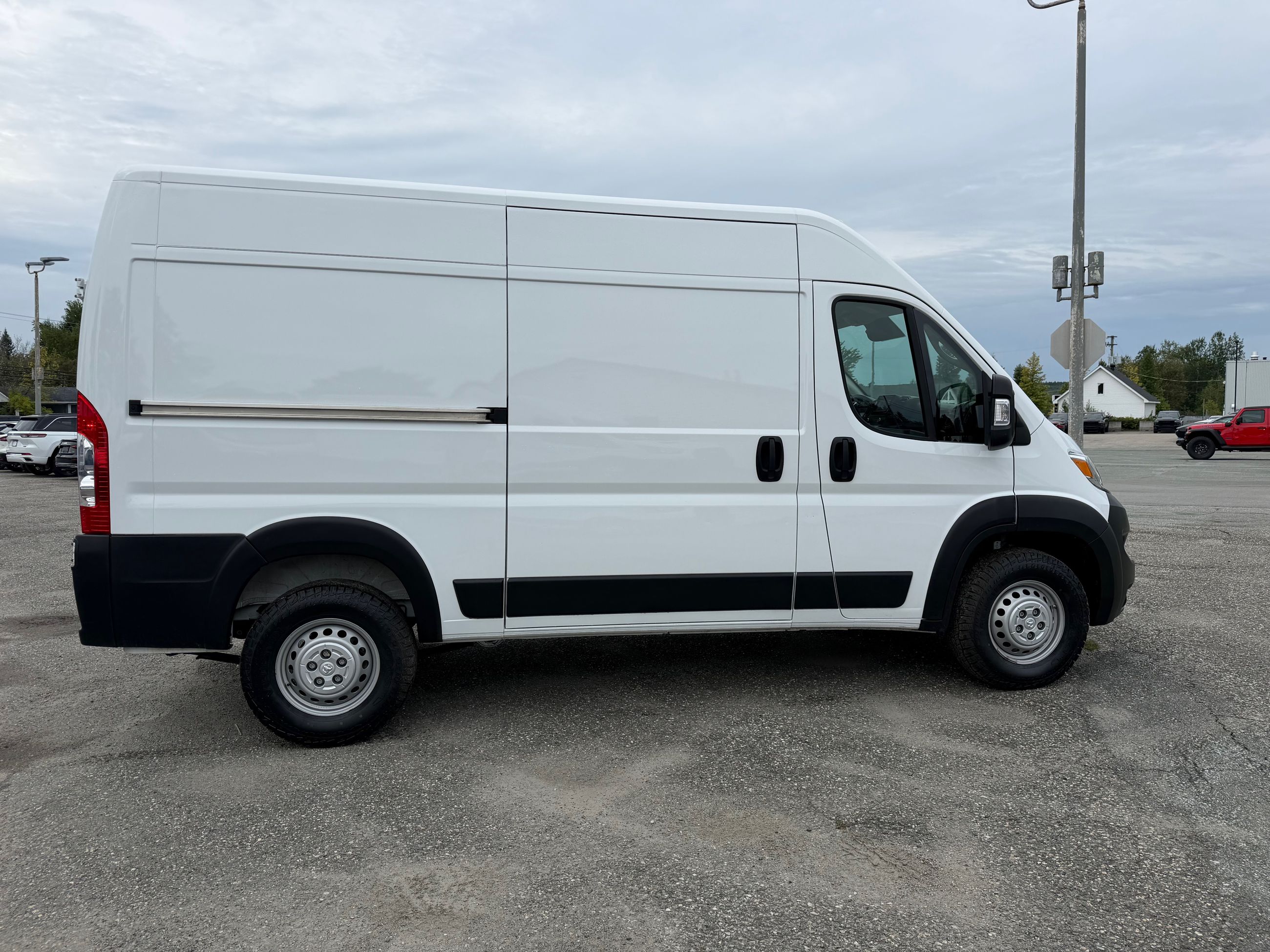 Photo Ram ProMaster Cargo Van 2500 136 WB | HIGH ROOF 2025 #3