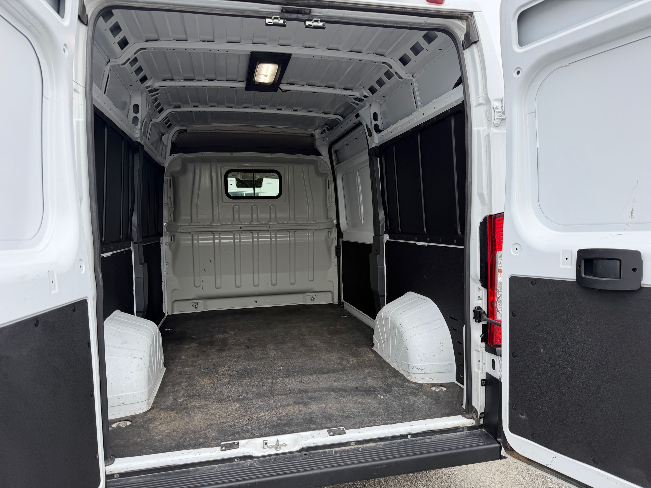 Photo Ram ProMaster Cargo Van 2500 136 WB | HIGH ROOF 2025 #4