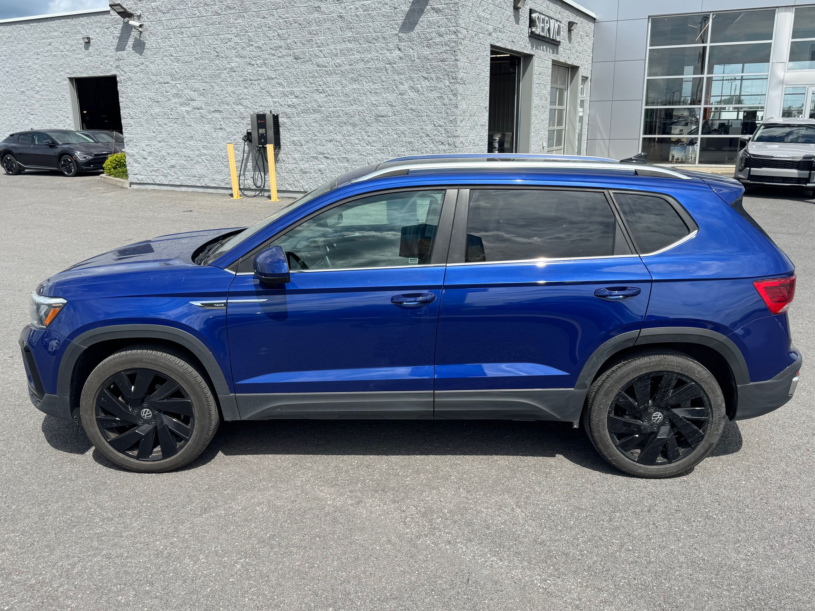 Photo Volkswagen Taos Comfortline 4Motion Toit-Panoramique 2024 #6