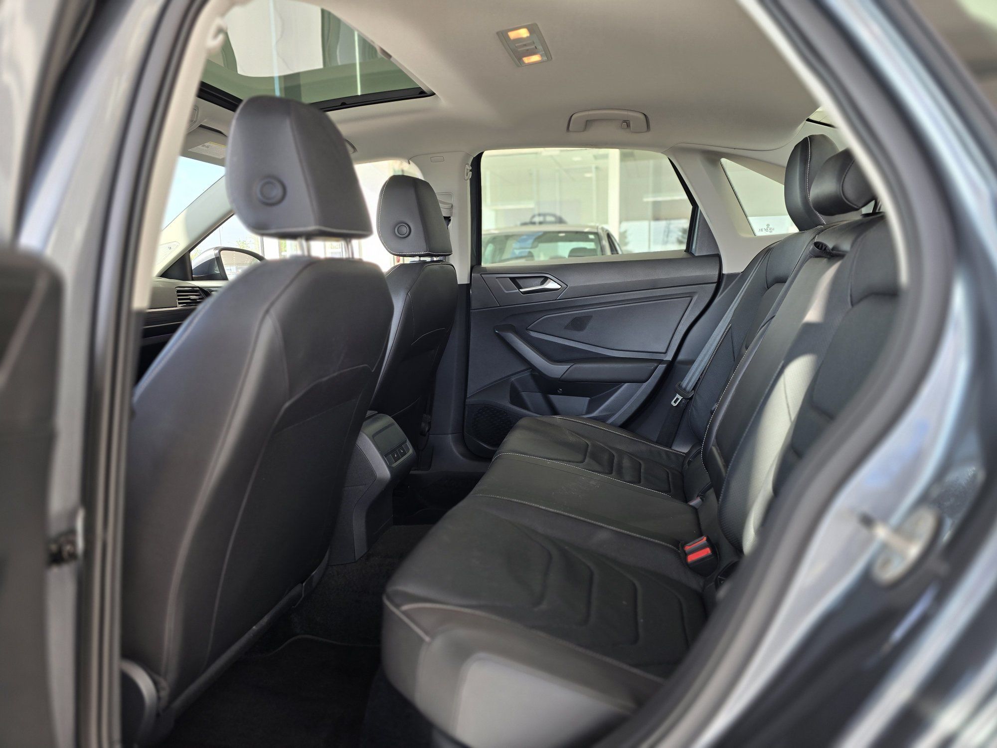 Volkswagen Jetta Highline TOIT | CUIR | NAV | DÉMARREUR | BAS KM 2024 Highline TOIT | CUIR | NAV | DÉMARREUR | BAS KM