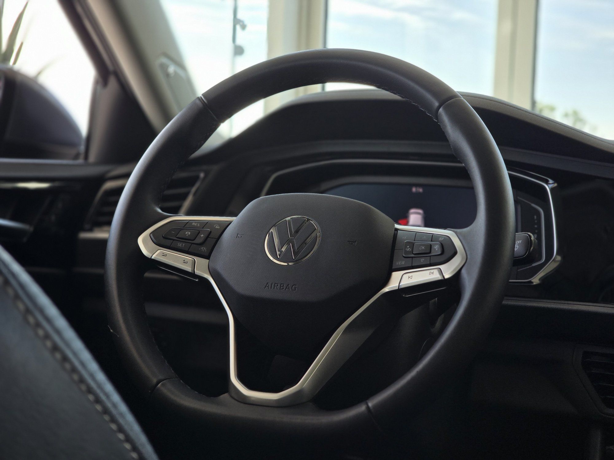 Volkswagen Jetta Highline TOIT | CUIR | NAV | DÉMARREUR | BAS KM 2024 Highline TOIT | CUIR | NAV | DÉMARREUR | BAS KM