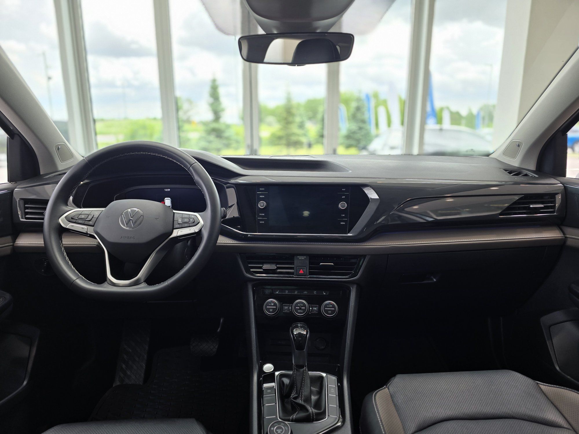 2022 Volkswagen Taos Highline PANO | CUIR | CARPLAY | DÉMARREUR |BAS KM Highline PANO | CUIR | CARPLAY | DÉMARREUR | BAS KM