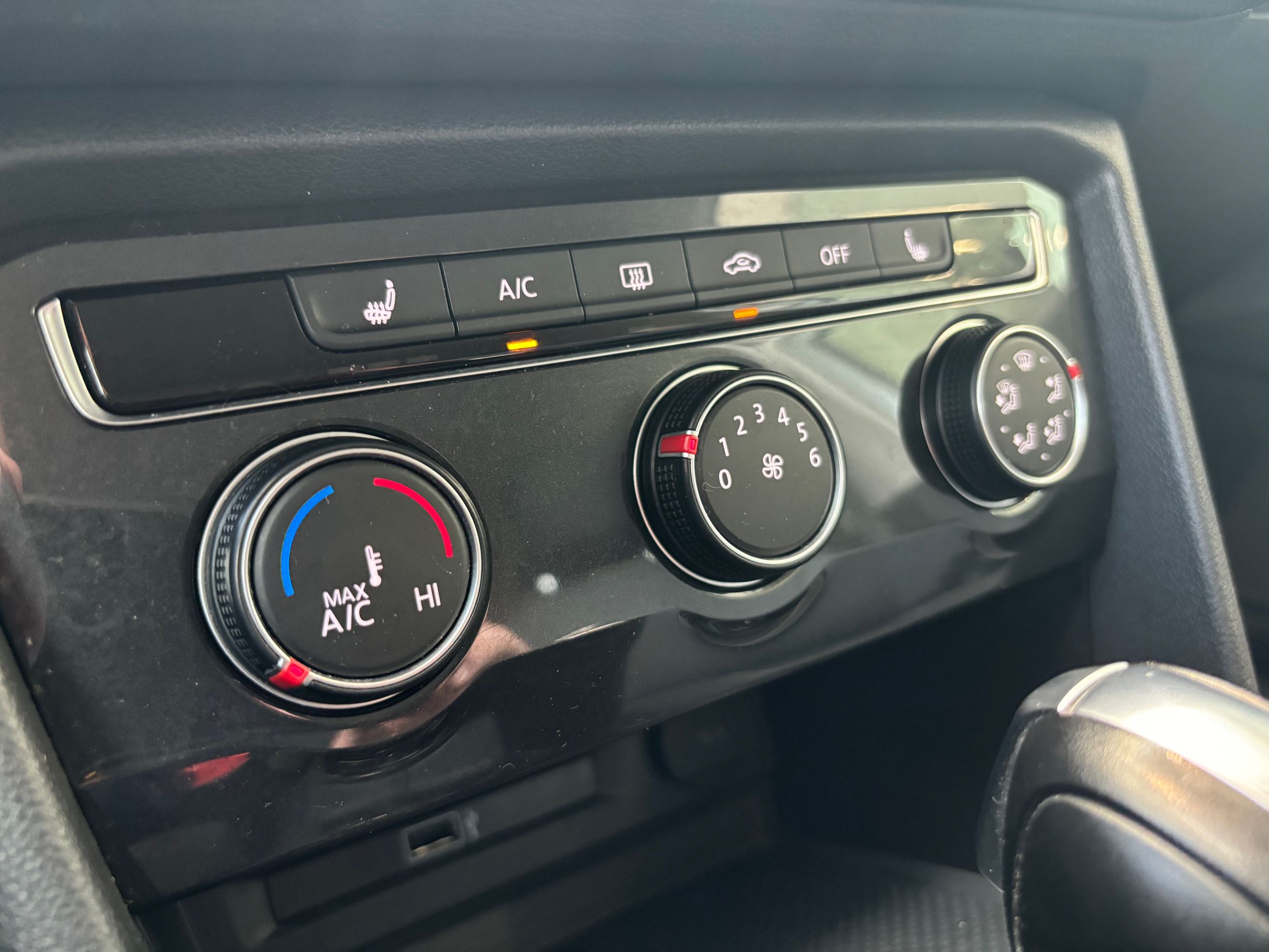 Volkswagen Tiguan Trendline 4MOTION | CARPLAY | CAMÉRA | BLUETOOTH 2019 Trendline 4MOTION | CARPLAY | CAMÉRA | BLUETOOTH