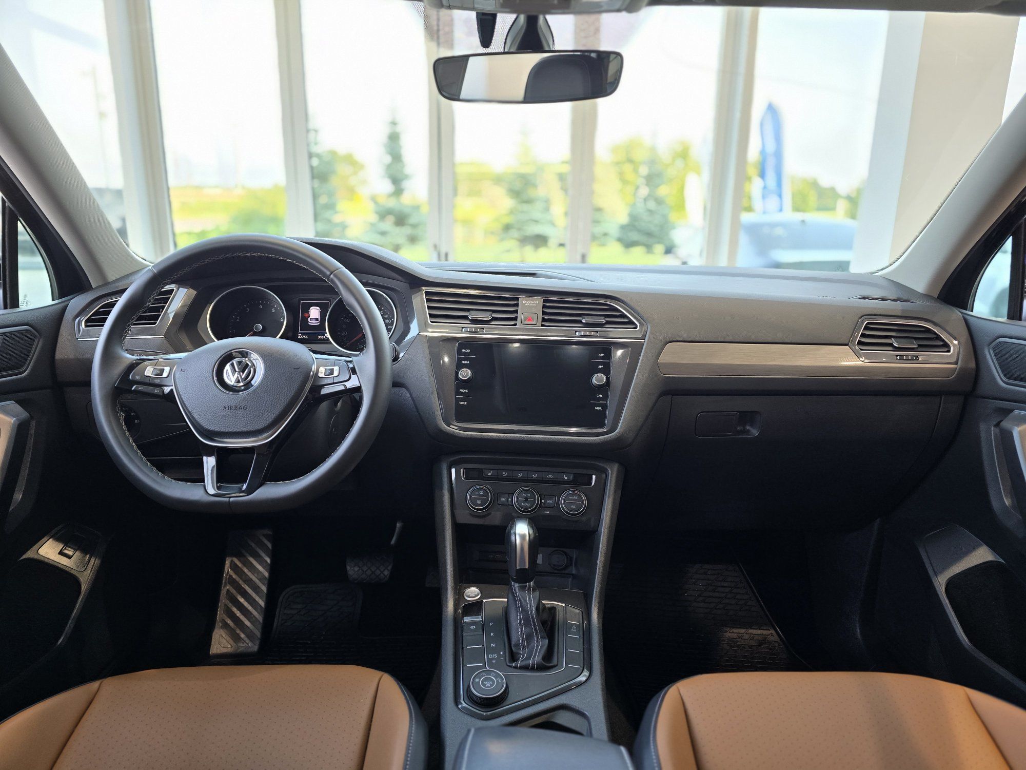 Volkswagen Tiguan Comfortline CUIR 2 TONS | CARPLAY | CAMÉRA | +++ 2021 Comfortline CUIR 2 TONS | CARPLAY | CAMÉRA | +++