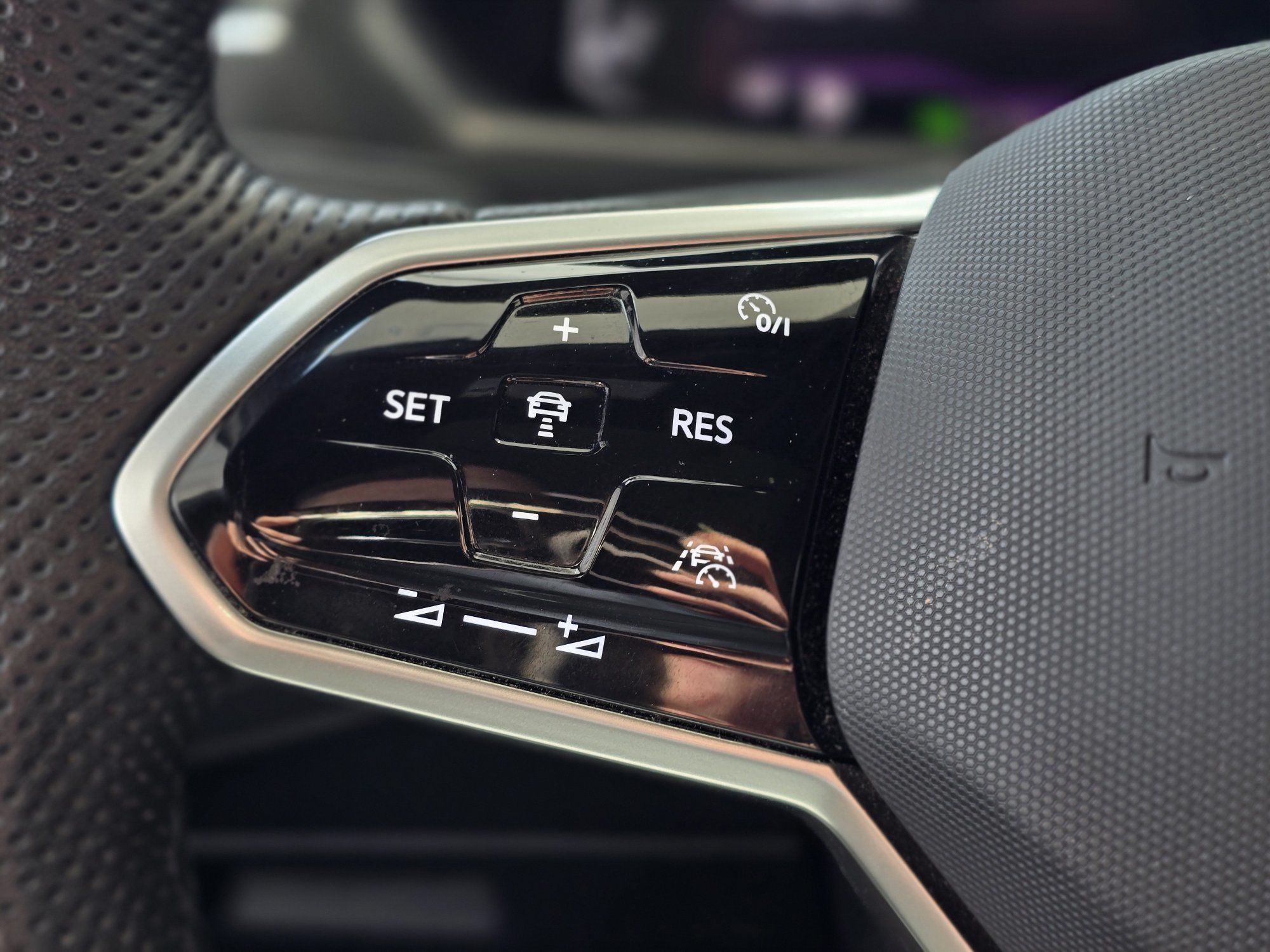 2024 Volkswagen Tiguan Comfortline R-Line Black Edition TOIT | CUIR | CAM Comfortline R-Line Black Edition TOIT | CUIR | CAM