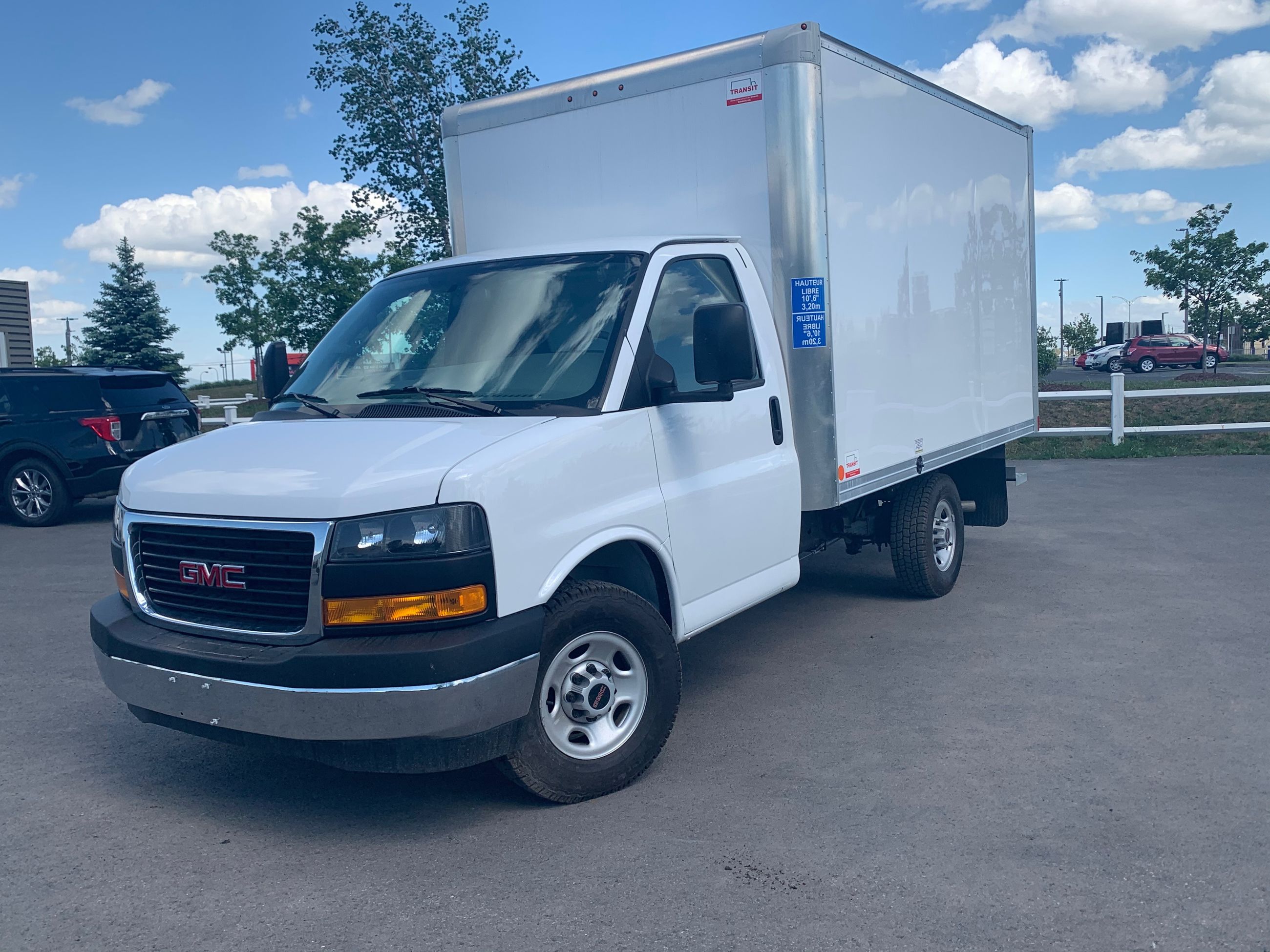 2019 gmc savana commercial cutaway