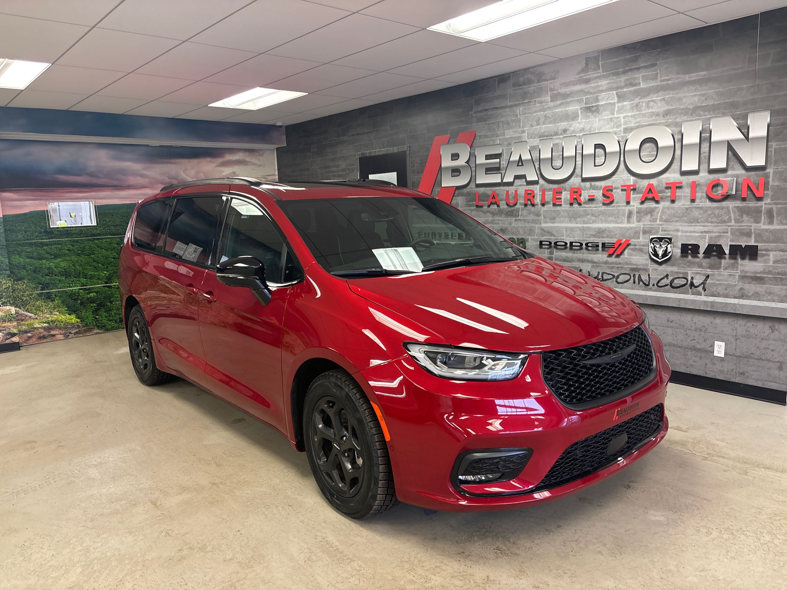 2024 Chrysler Pacifica Premium S Appearance