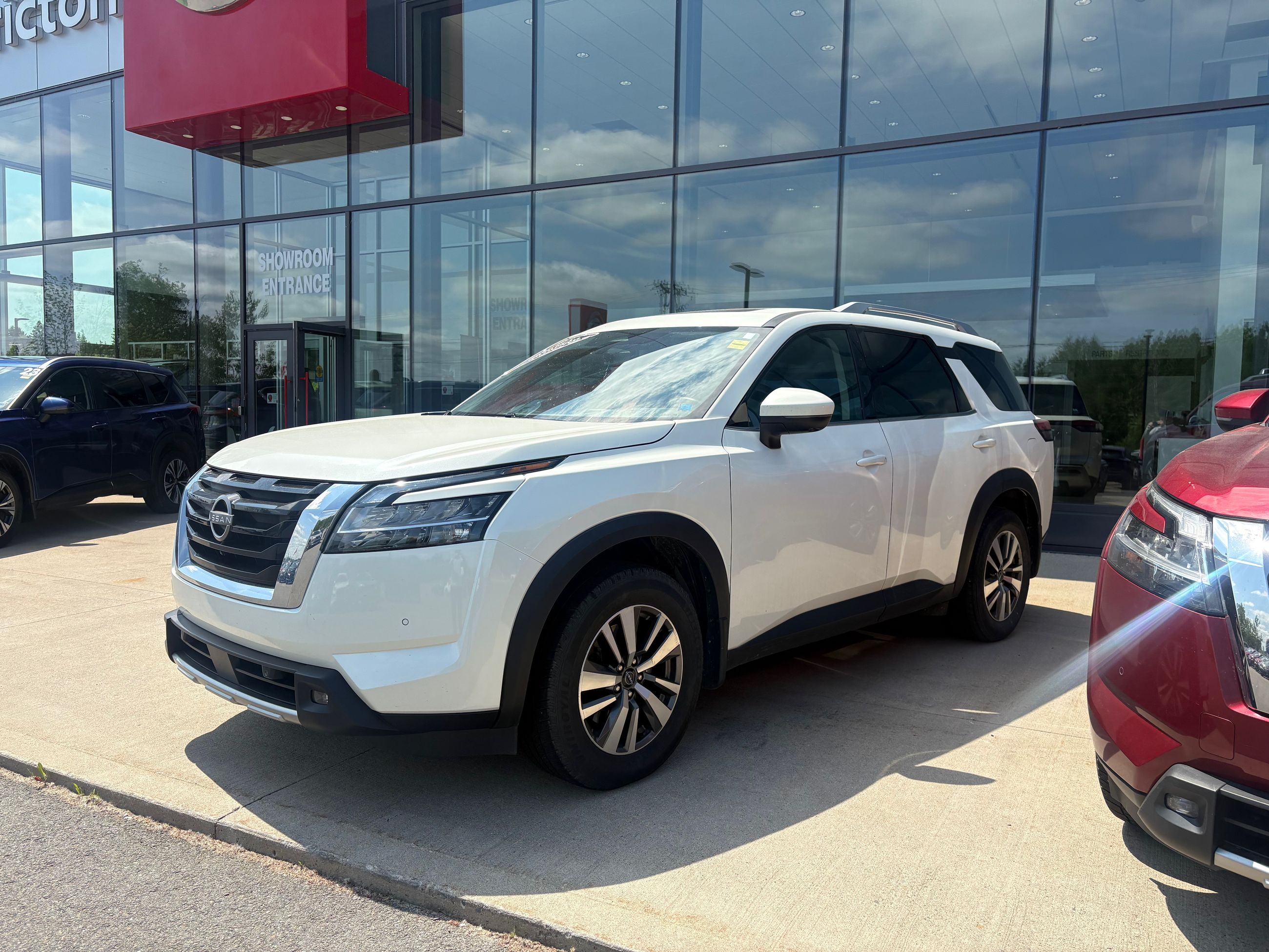 2023 Nissan Pathfinder SL