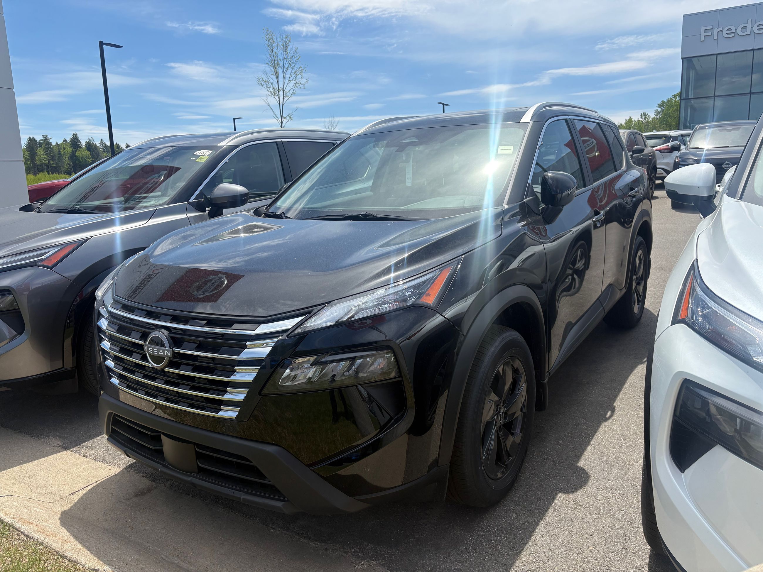 2026 Nissan Rogue SV MOONROOF
