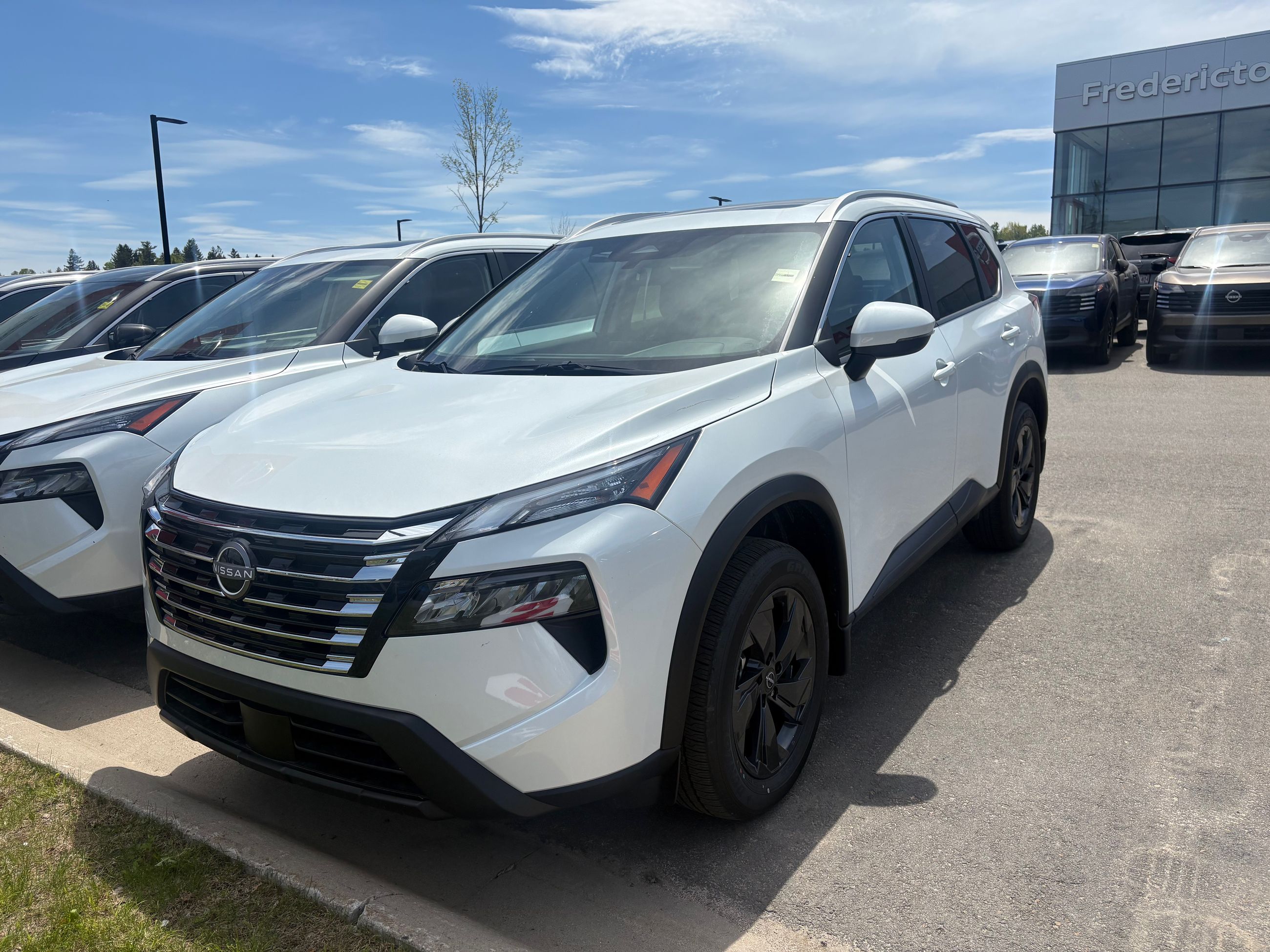 2026 Nissan Rogue SV MOONROOF