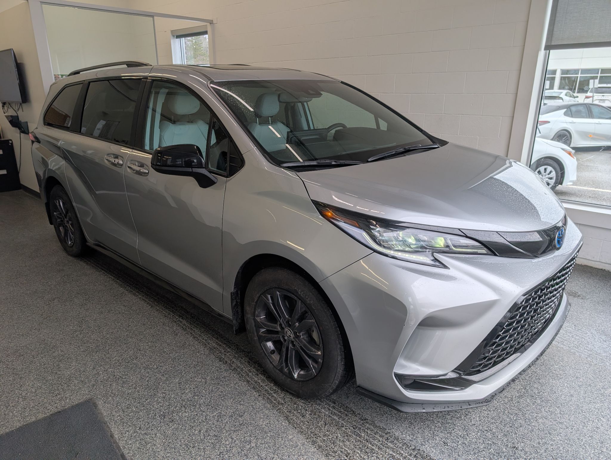 2025 Toyota Sienna XSE  AWD