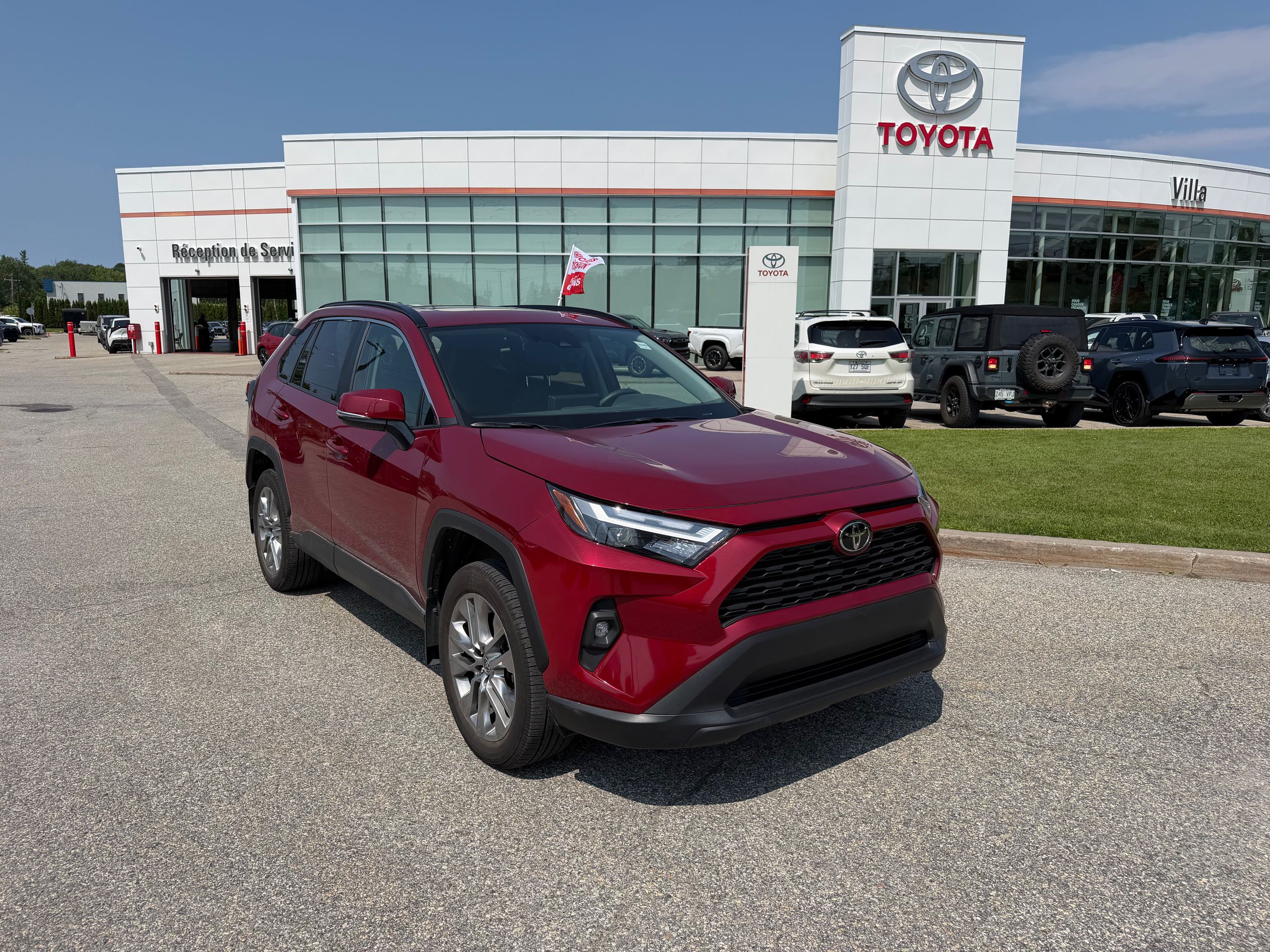 2024 Toyota RAV4 AWD XLE à vendre à Hull