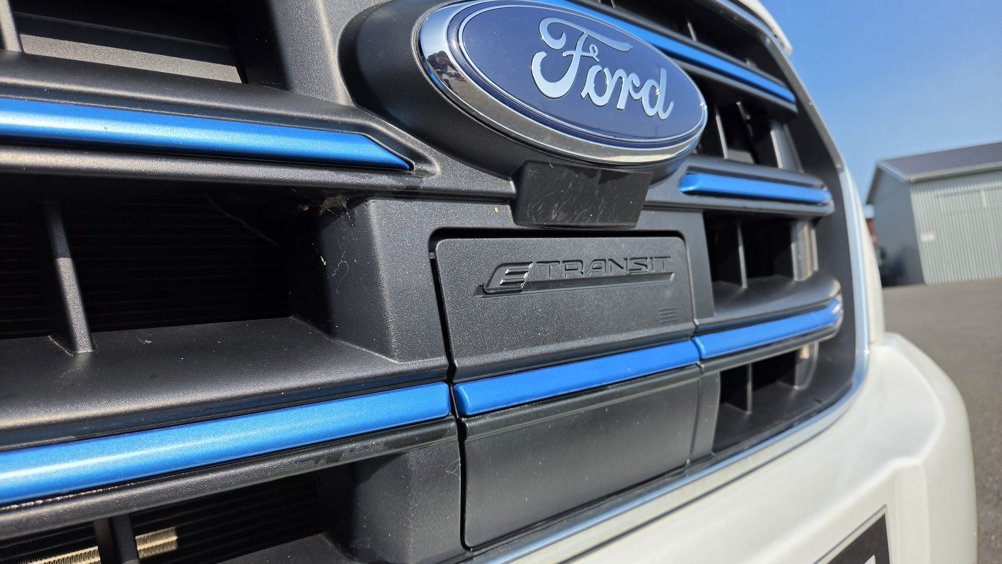 Ford E-Transit Cargo Van 2022 — photo 2