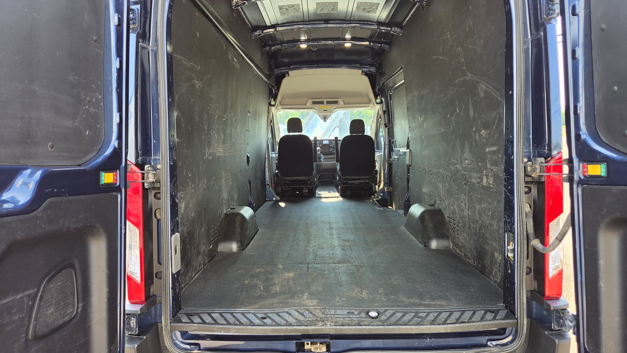 Ford Transit Cargo Van 2022 — photo 6