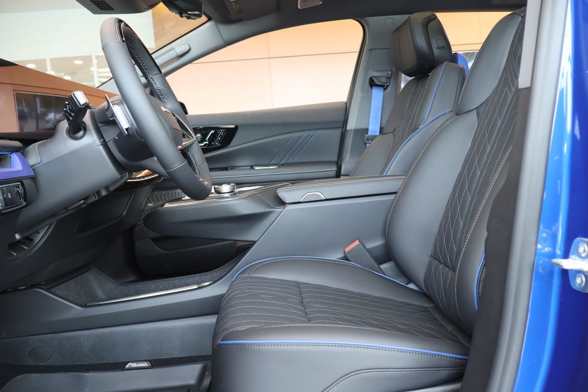 Photo Cadillac Optiq-V V-Series 2027 #5