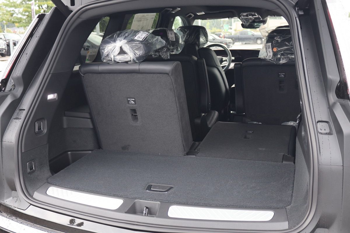 Photo 2027 Cadillac Vistiq Sport #8