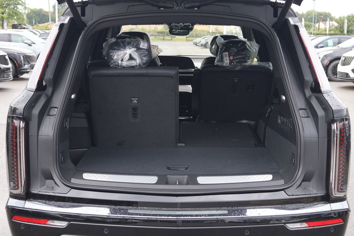 Photo 2027 Cadillac Vistiq Sport #7