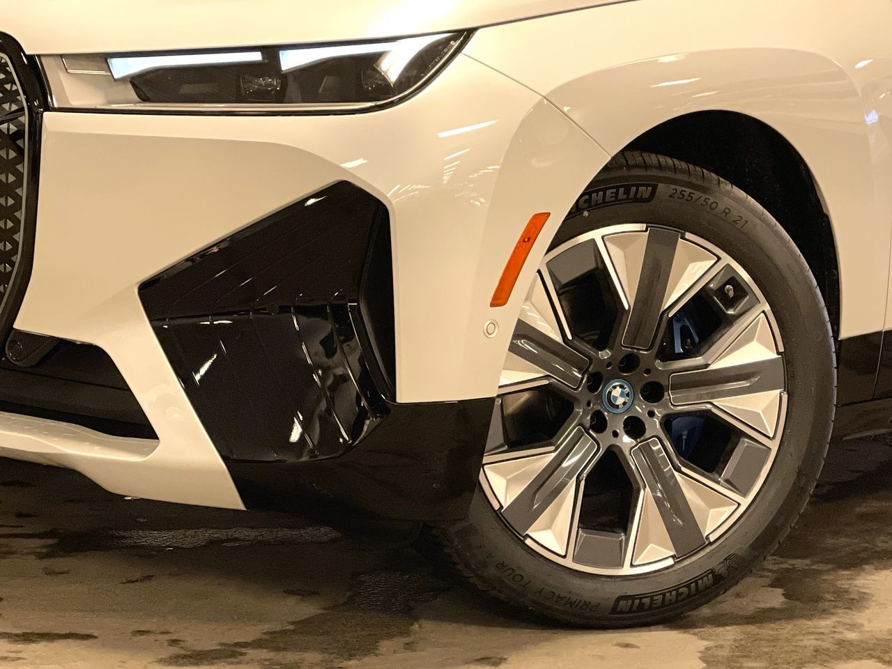 2023 BMW iX