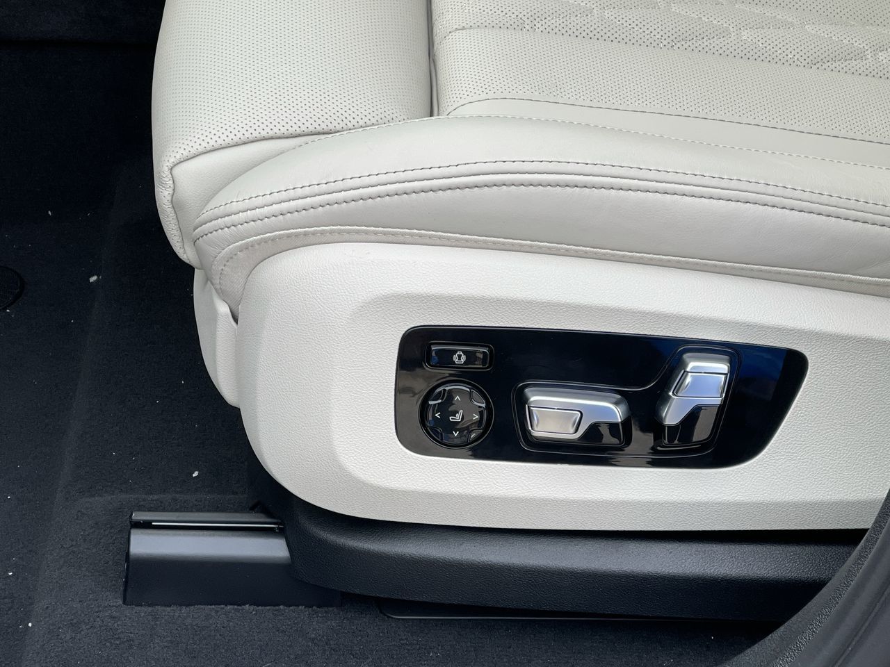 BMW X6  2022 à Calgary, Alberta