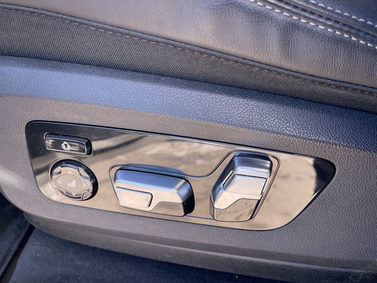 2023 BMW X7 in Calgary, Alberta