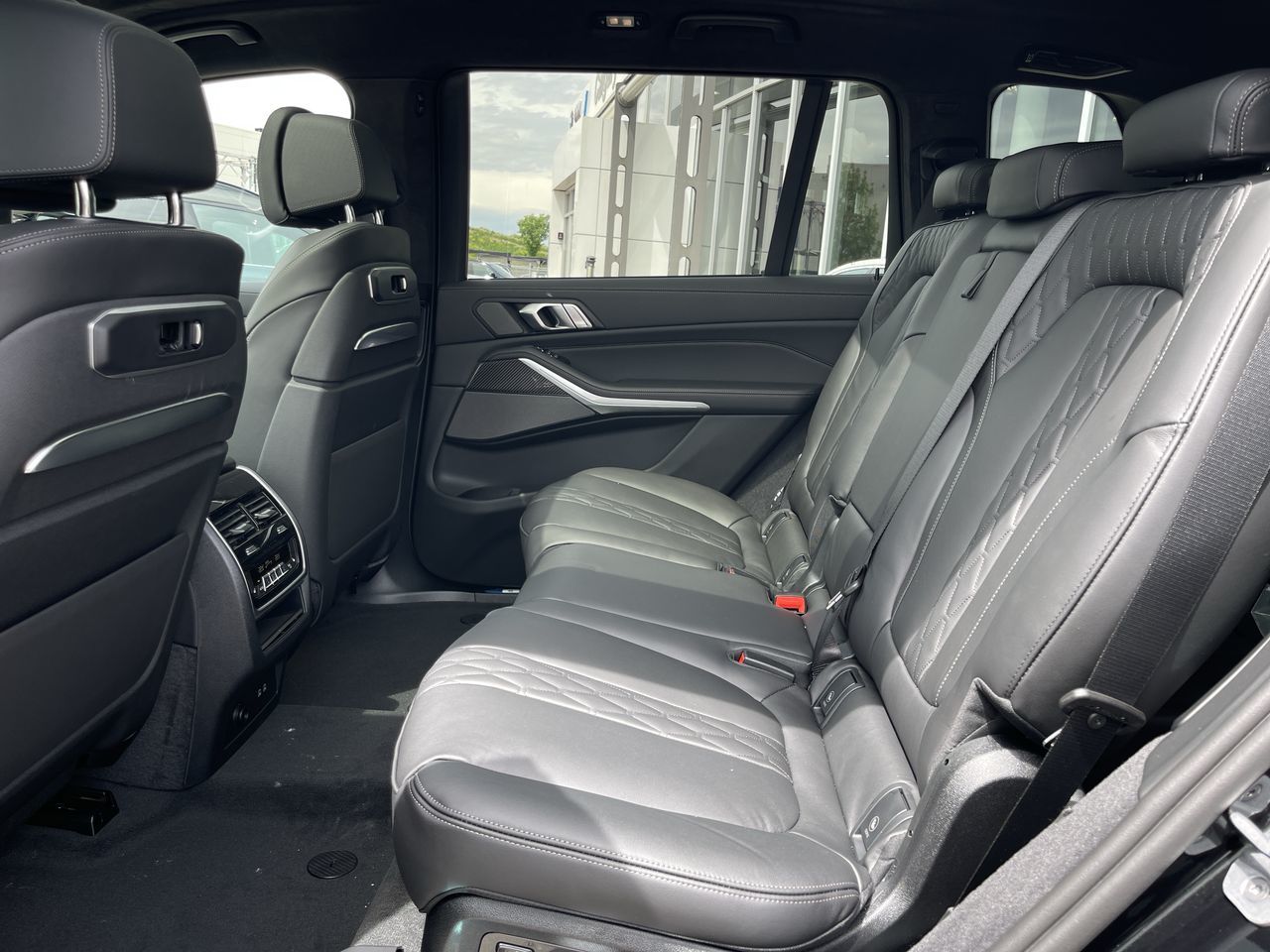 2027 BMW X7